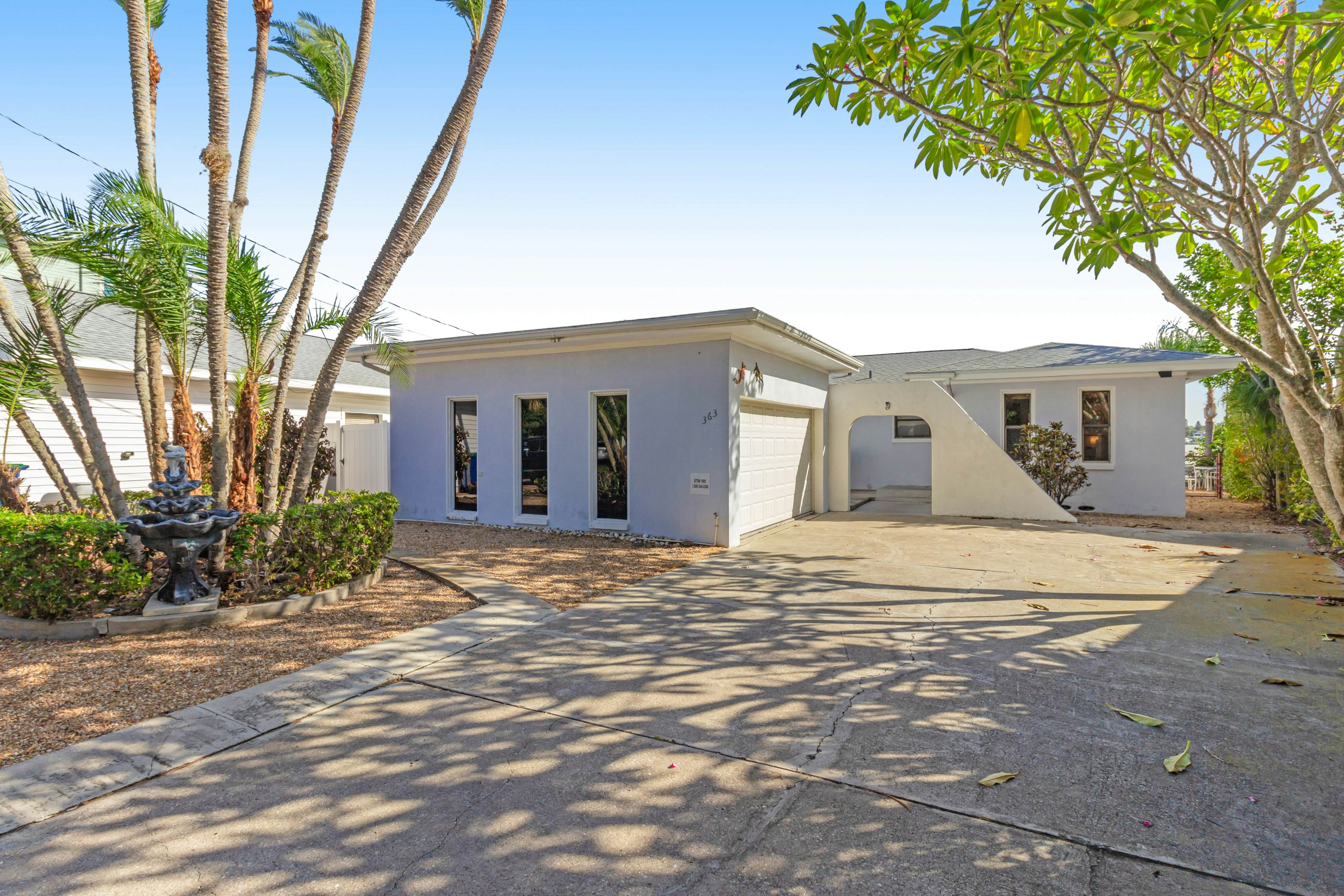 Waterfront home with deck, garden, WiFi & central AC - dog-friendly