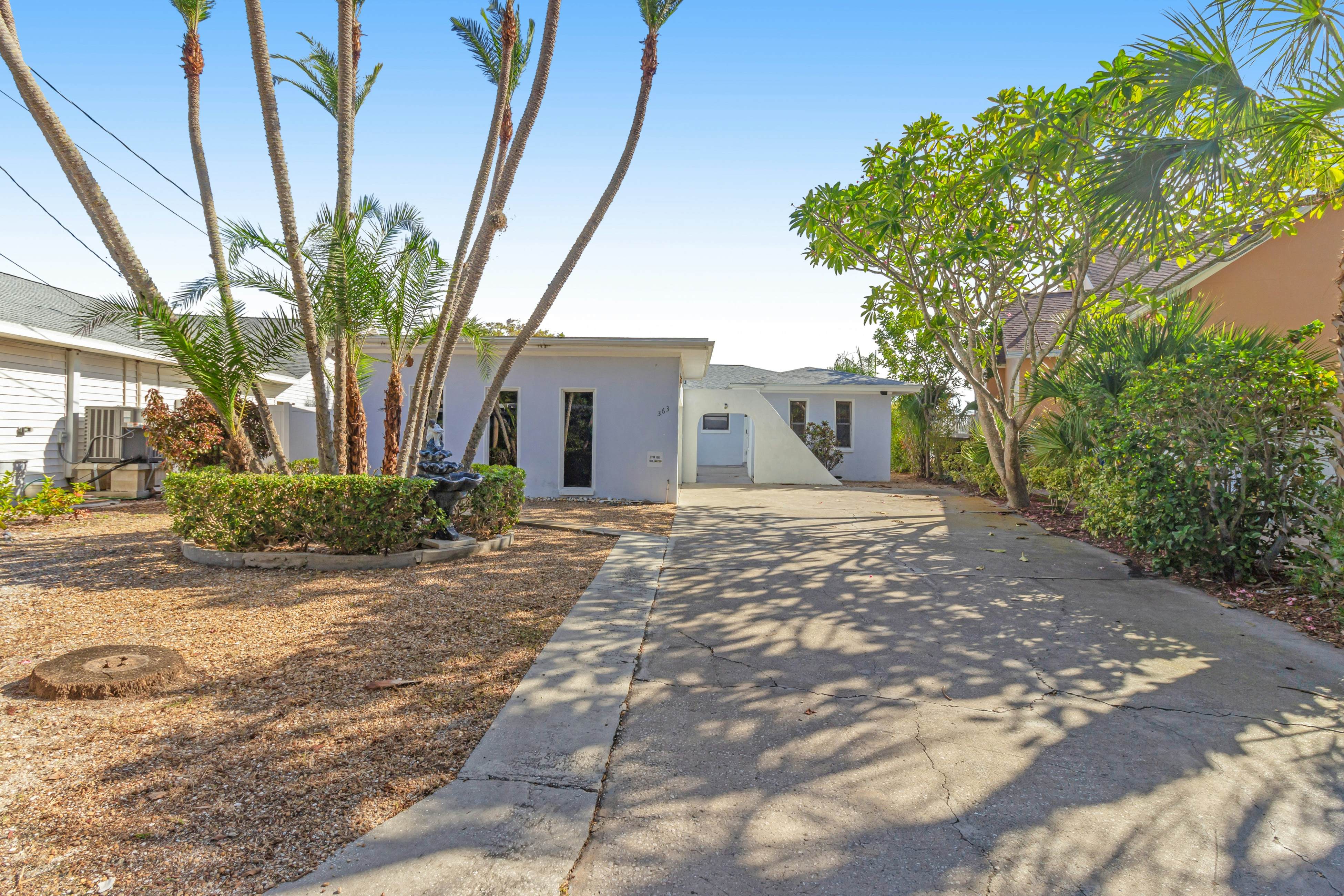 Waterfront home with deck, garden, WiFi & central AC - dog-friendly