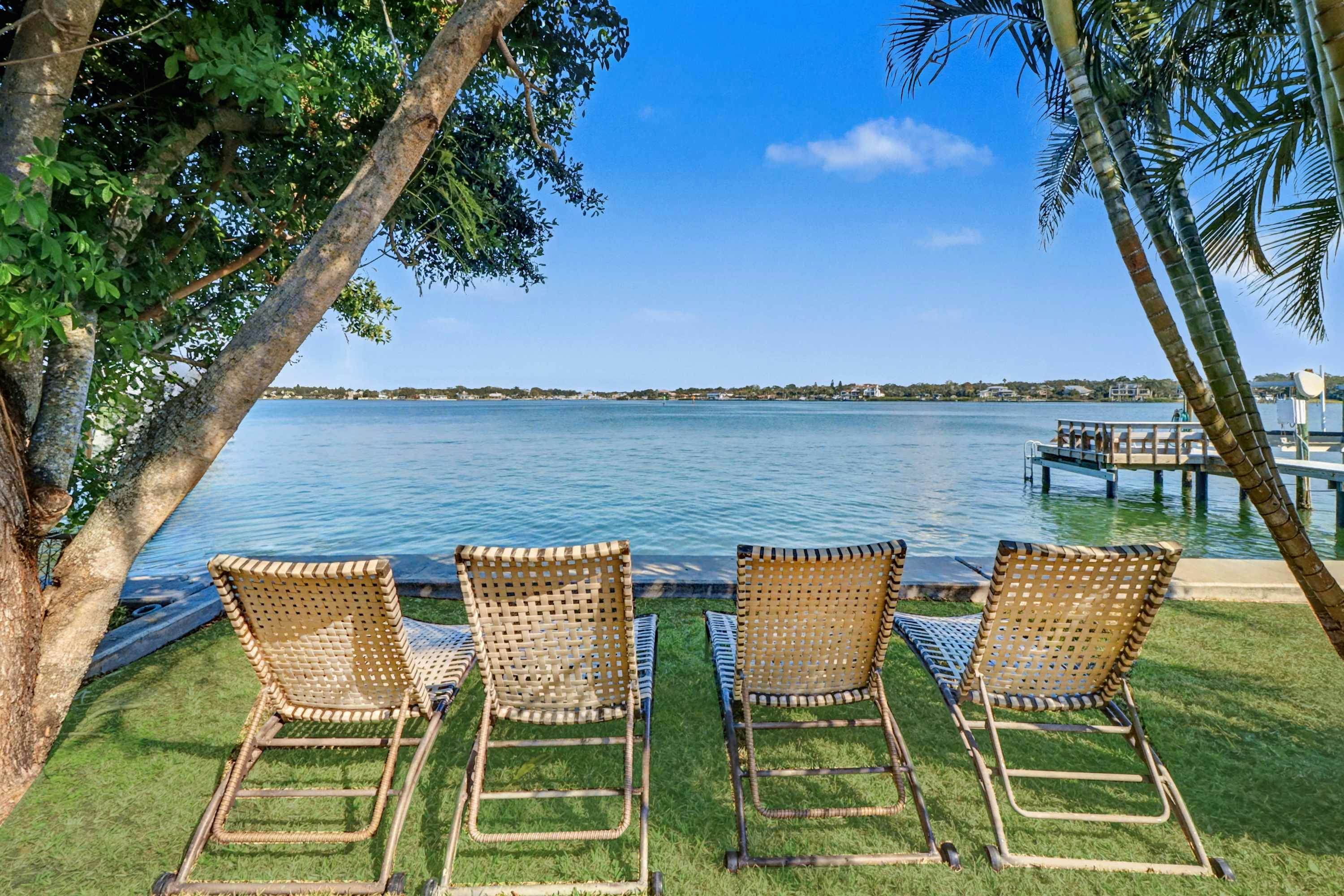 Waterfront home with deck, garden, WiFi & central AC - dog-friendly