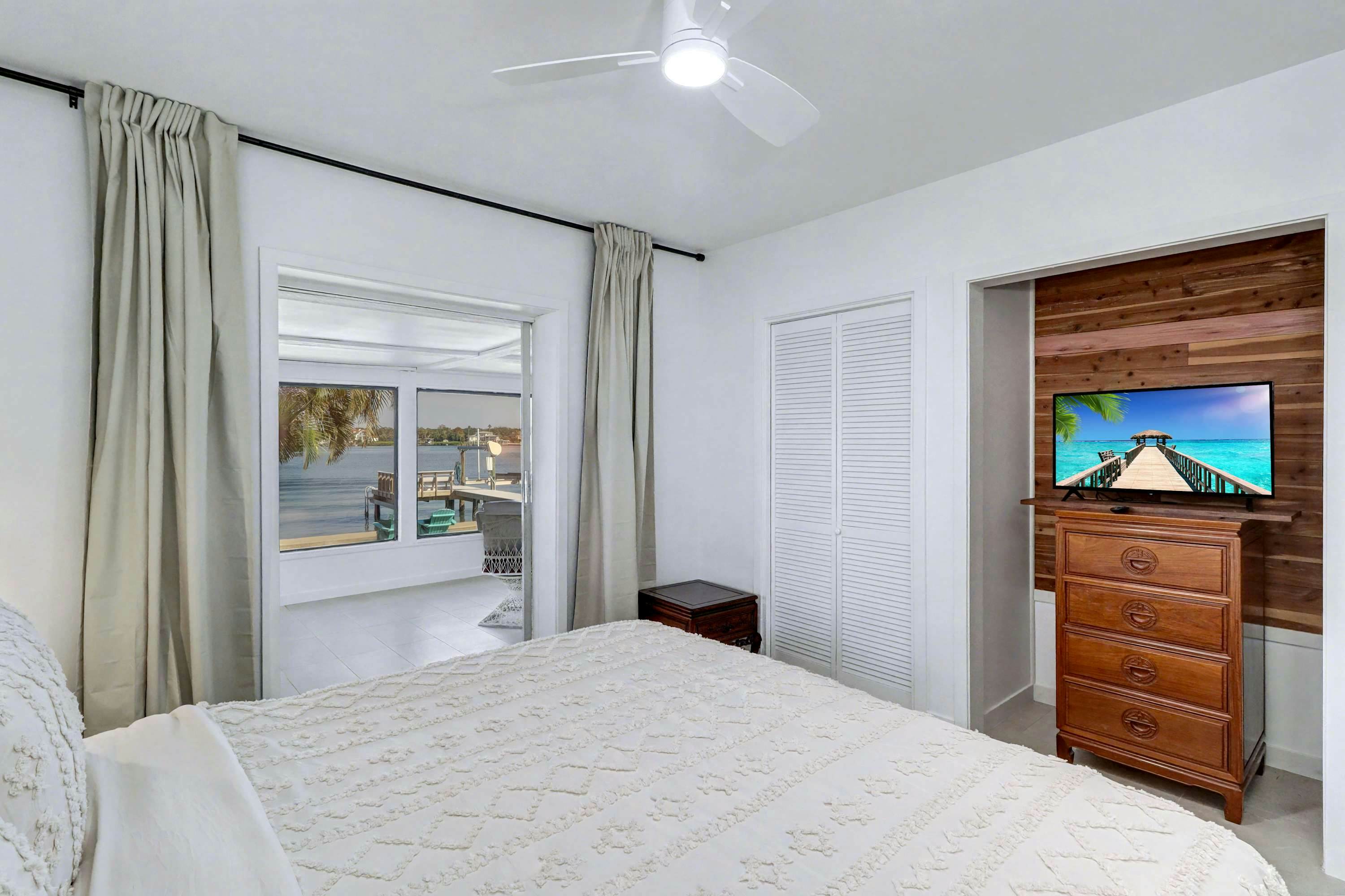 Waterfront home with deck, garden, WiFi & central AC - dog-friendly