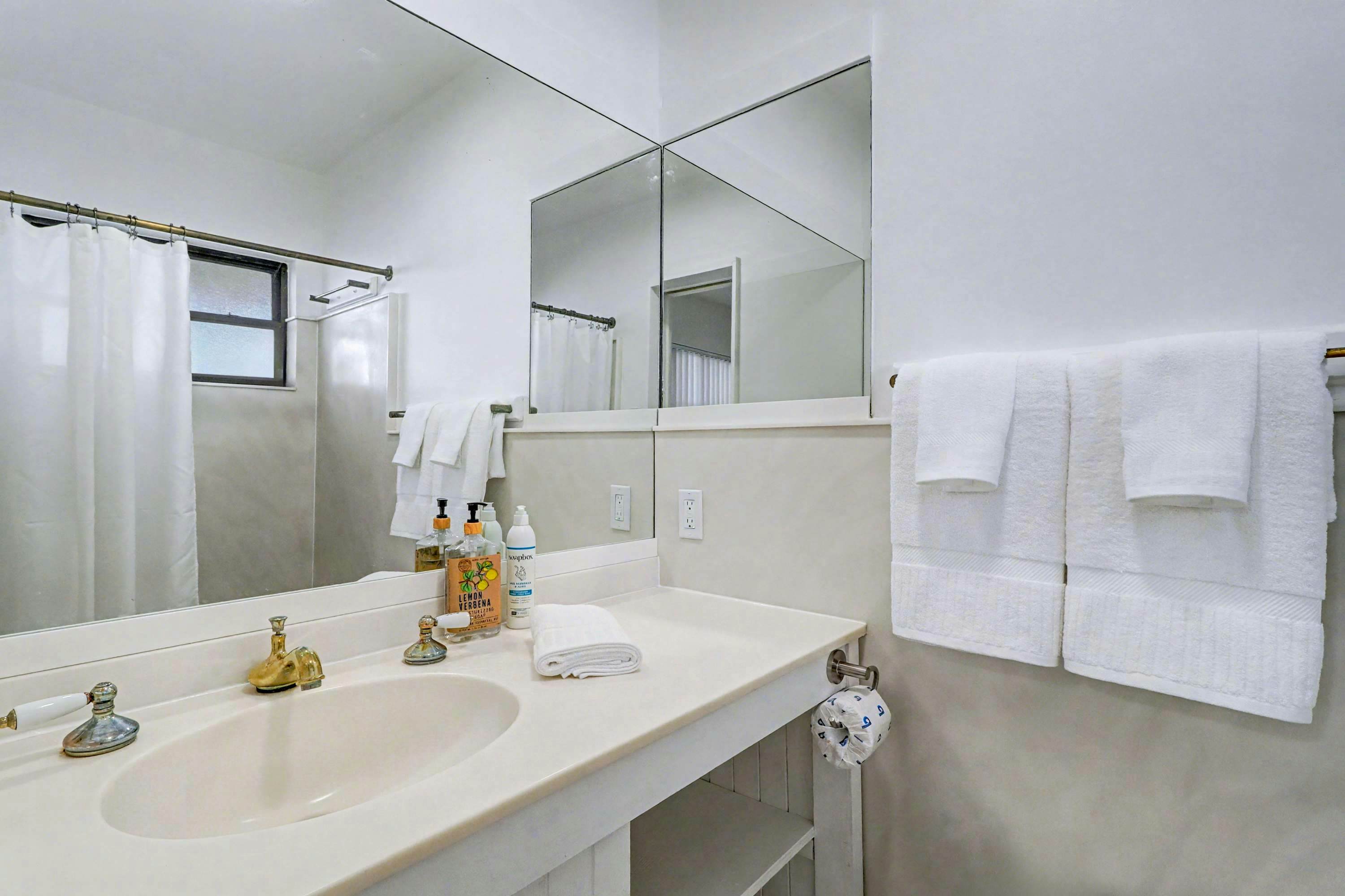 Waterfront home with deck, garden, WiFi & central AC - dog-friendly