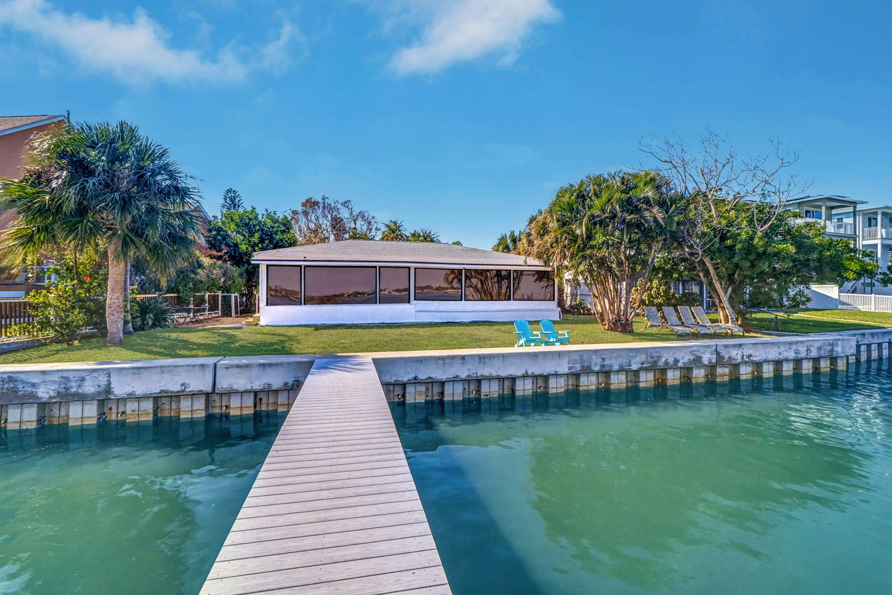 Waterfront home with deck, garden, WiFi & central AC - dog-friendly