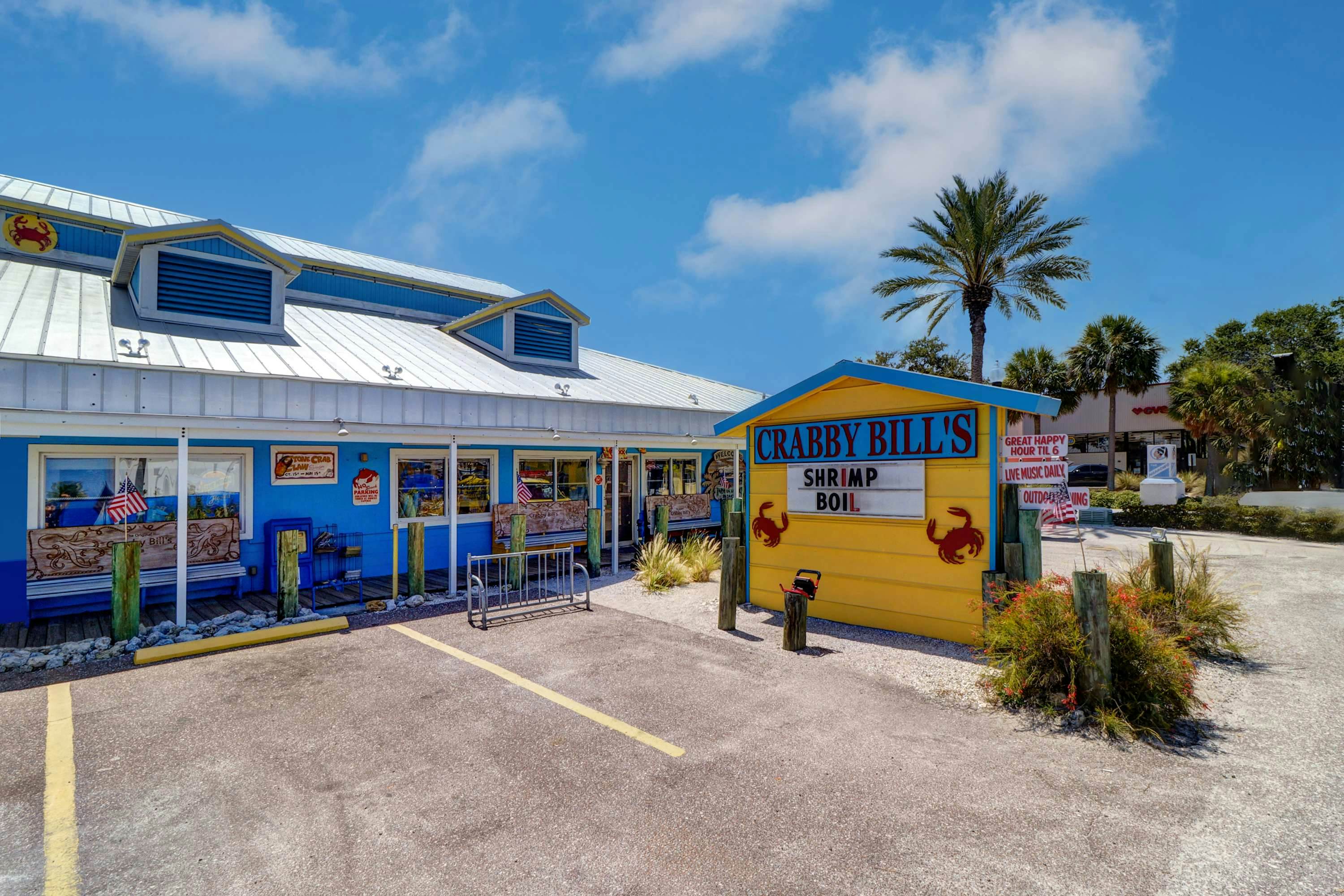 Waterfront home with deck, garden, WiFi & central AC - dog-friendly