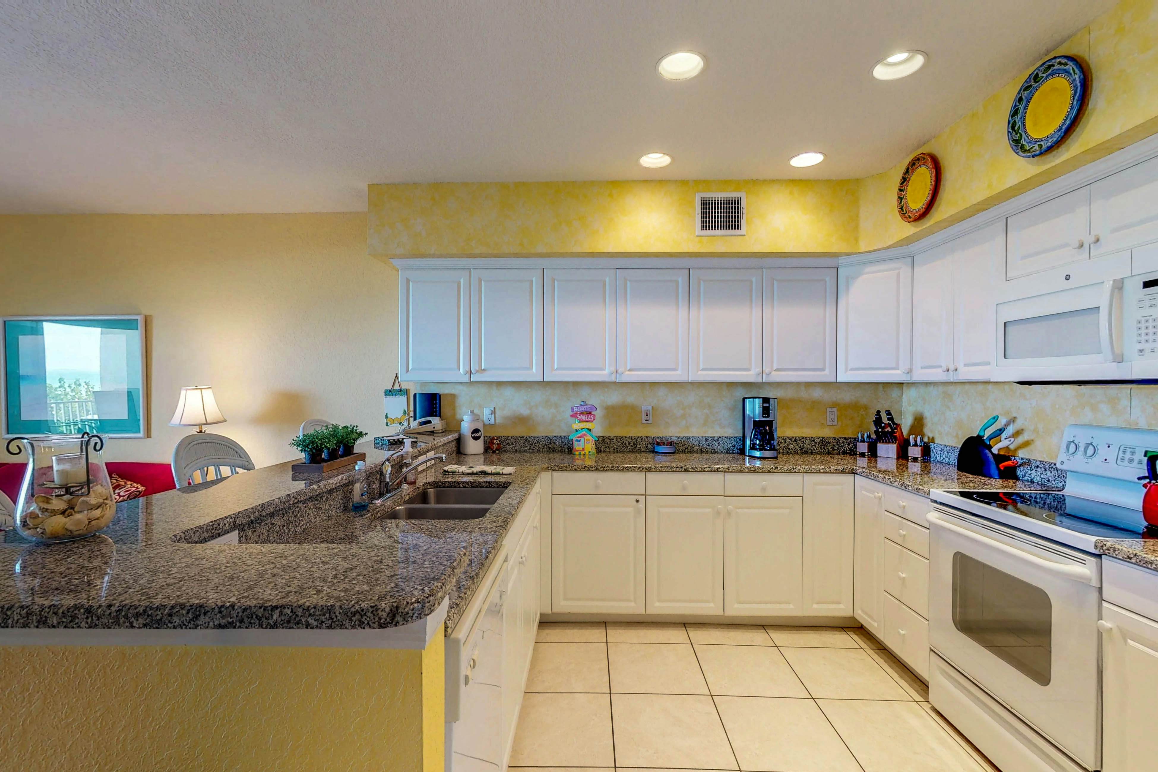 Beachfront condo with washer/dryer, pool & hot tub - dog-friendly