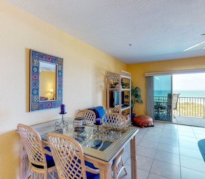 Beachfront condo with washer dryer pool and hot tub dog friendly