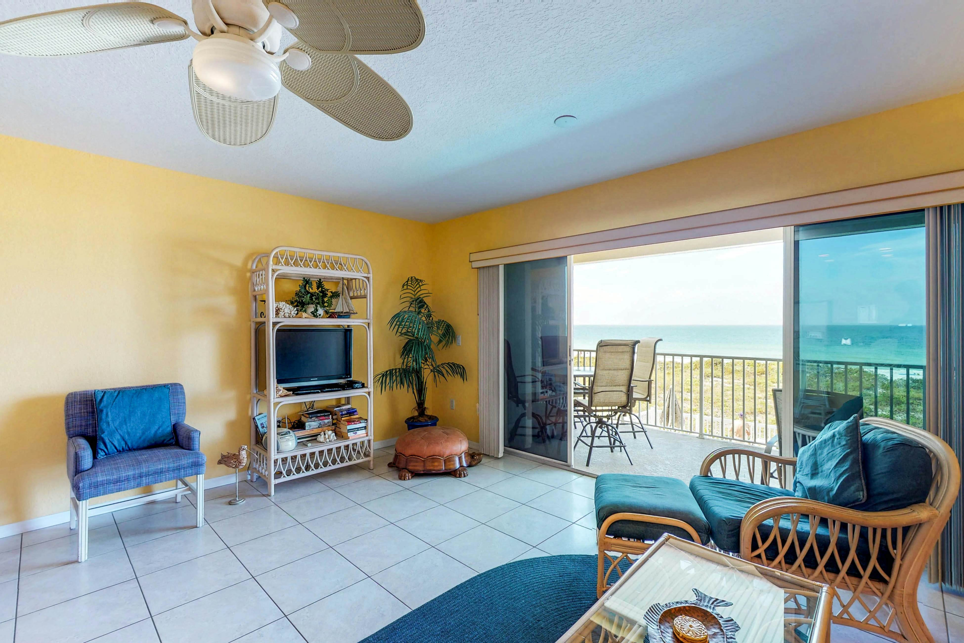 Beachfront condo with washer/dryer, pool & hot tub - dog-friendly