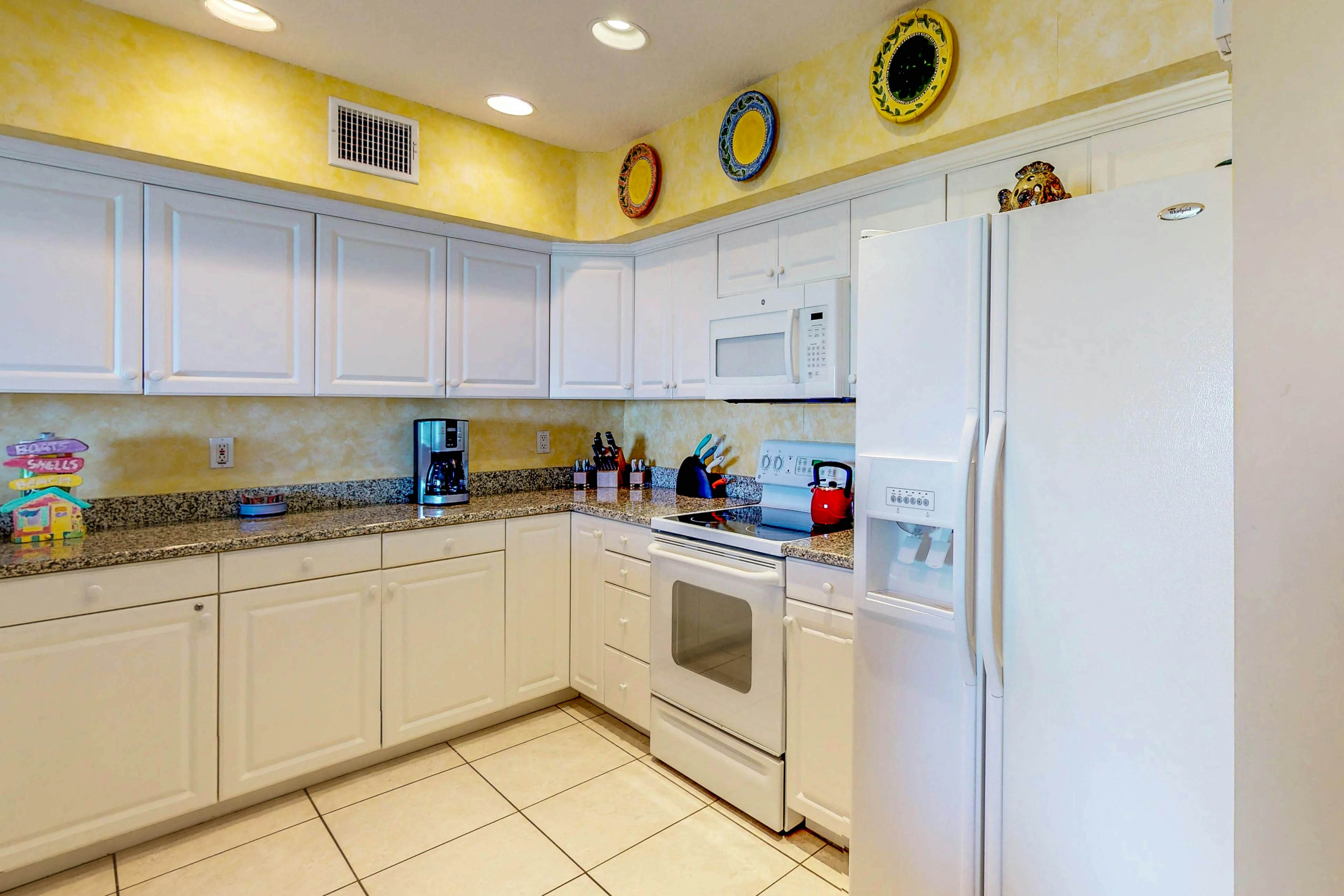 Beachfront condo with washer/dryer, pool & hot tub - dog-friendly