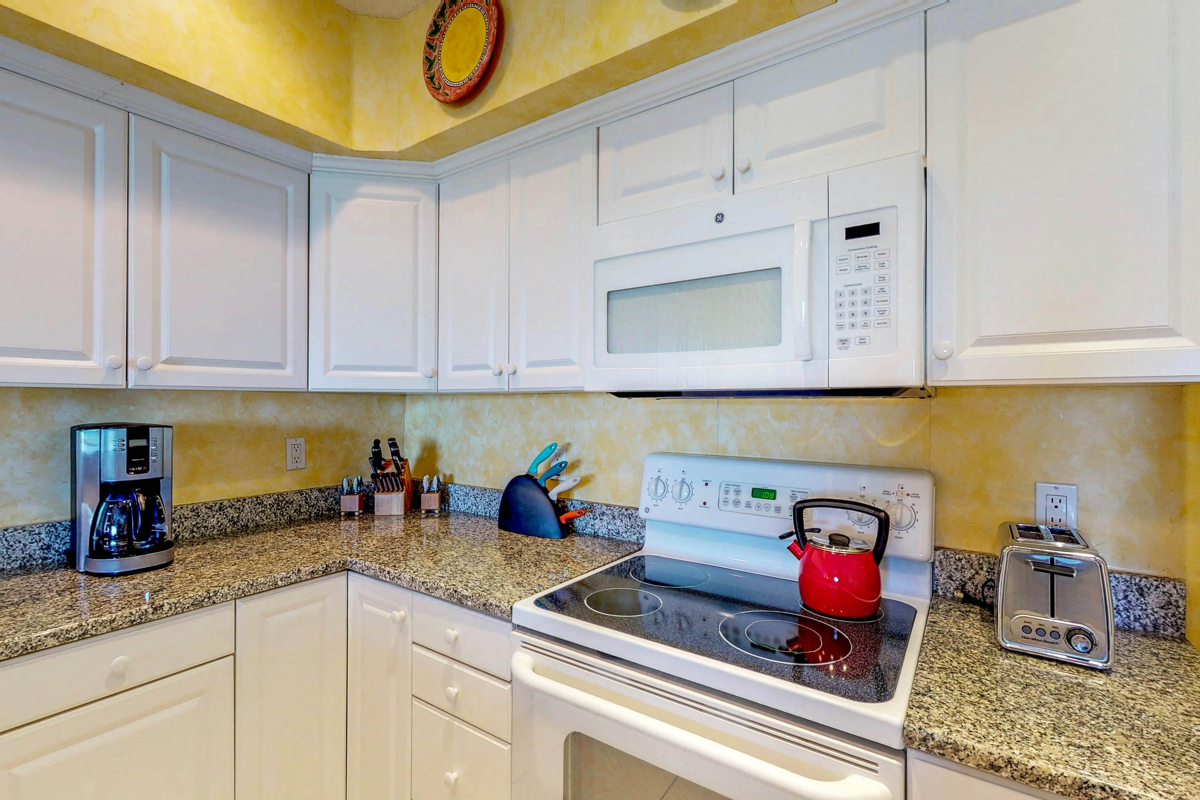 Beachfront condo with washer/dryer, pool & hot tub - dog-friendly