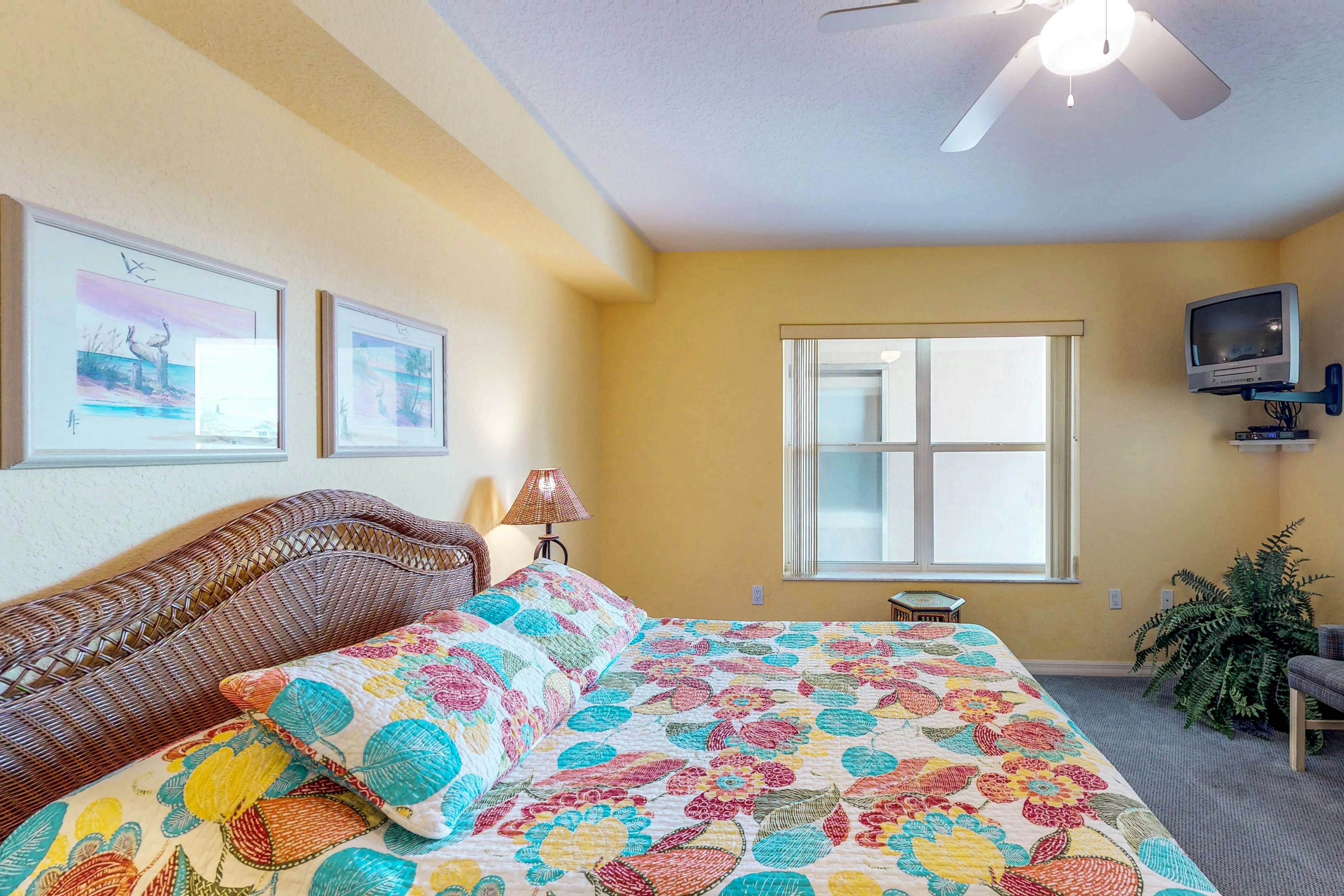 Beachfront condo with washer/dryer, pool & hot tub - dog-friendly