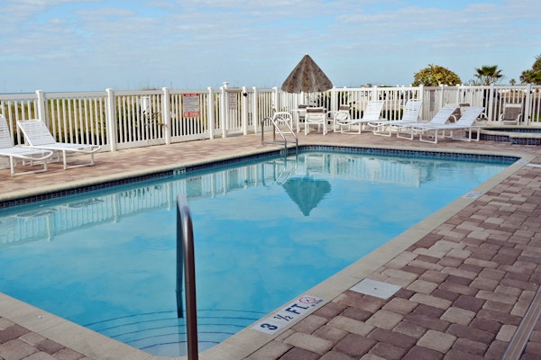 Beachfront condo with washer dryer pool and hot tub dog friendly