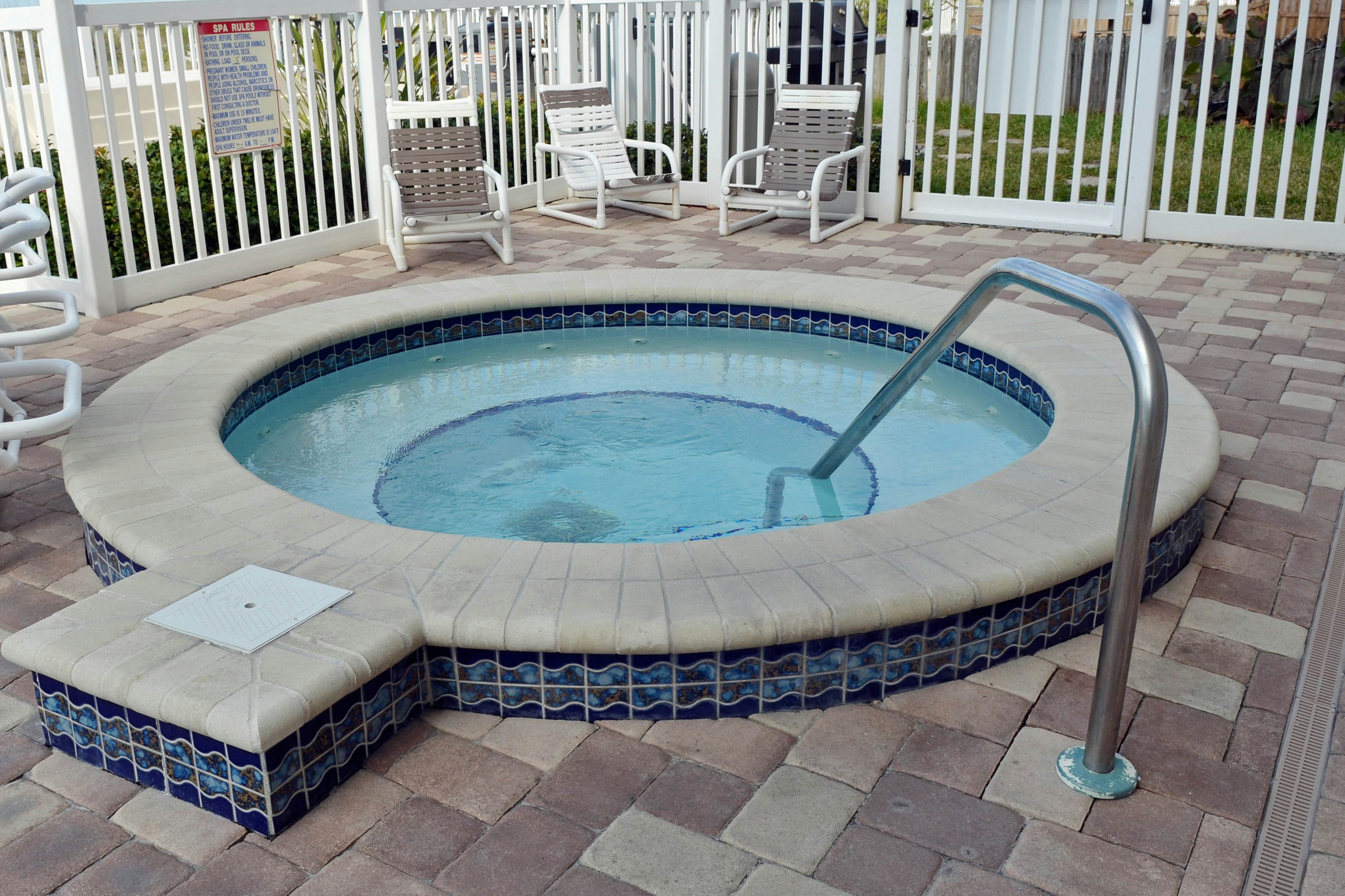 Beachfront condo with washer/dryer, pool & hot tub - dog-friendly