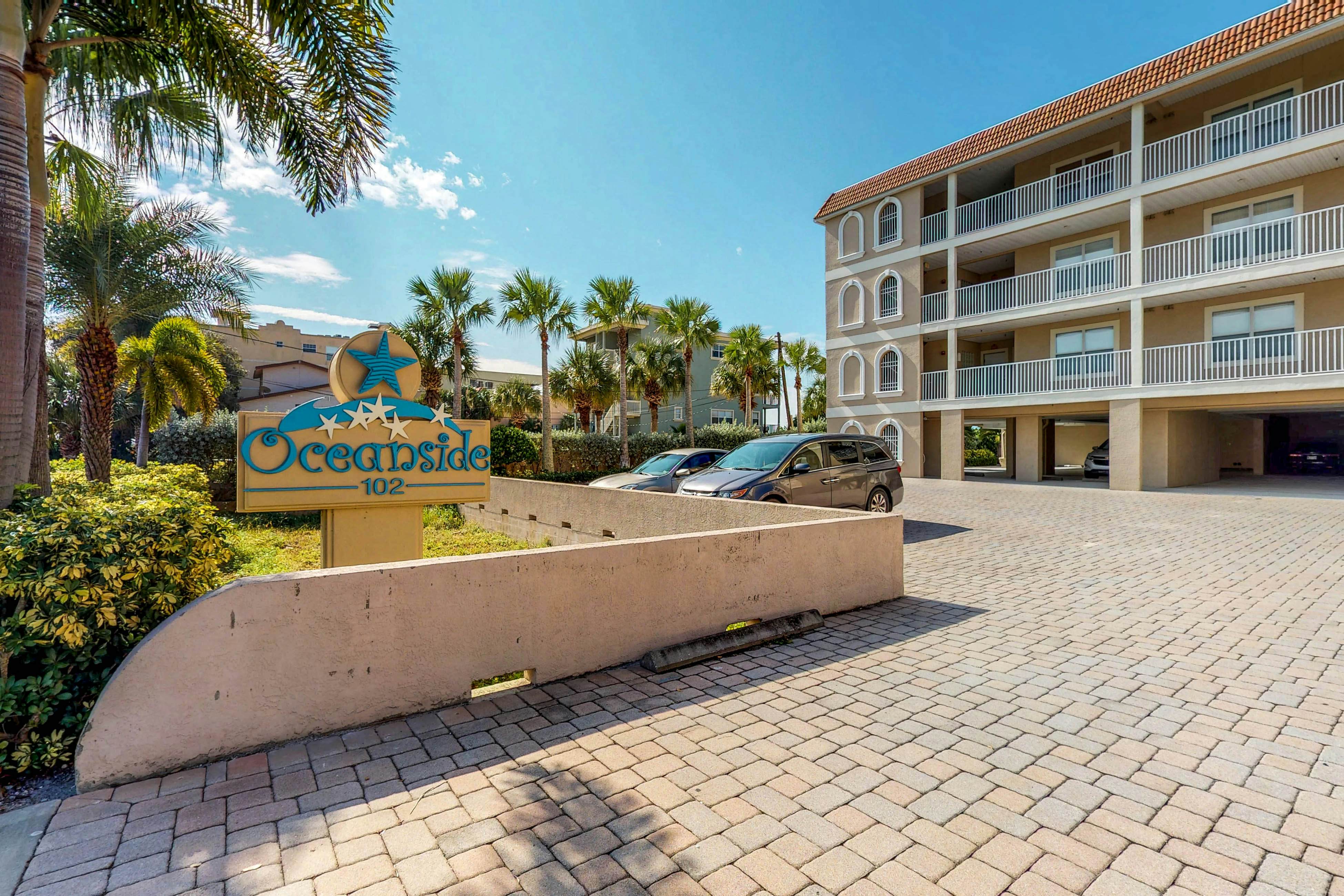 Beachfront condo with washer/dryer, pool & hot tub - dog-friendly
