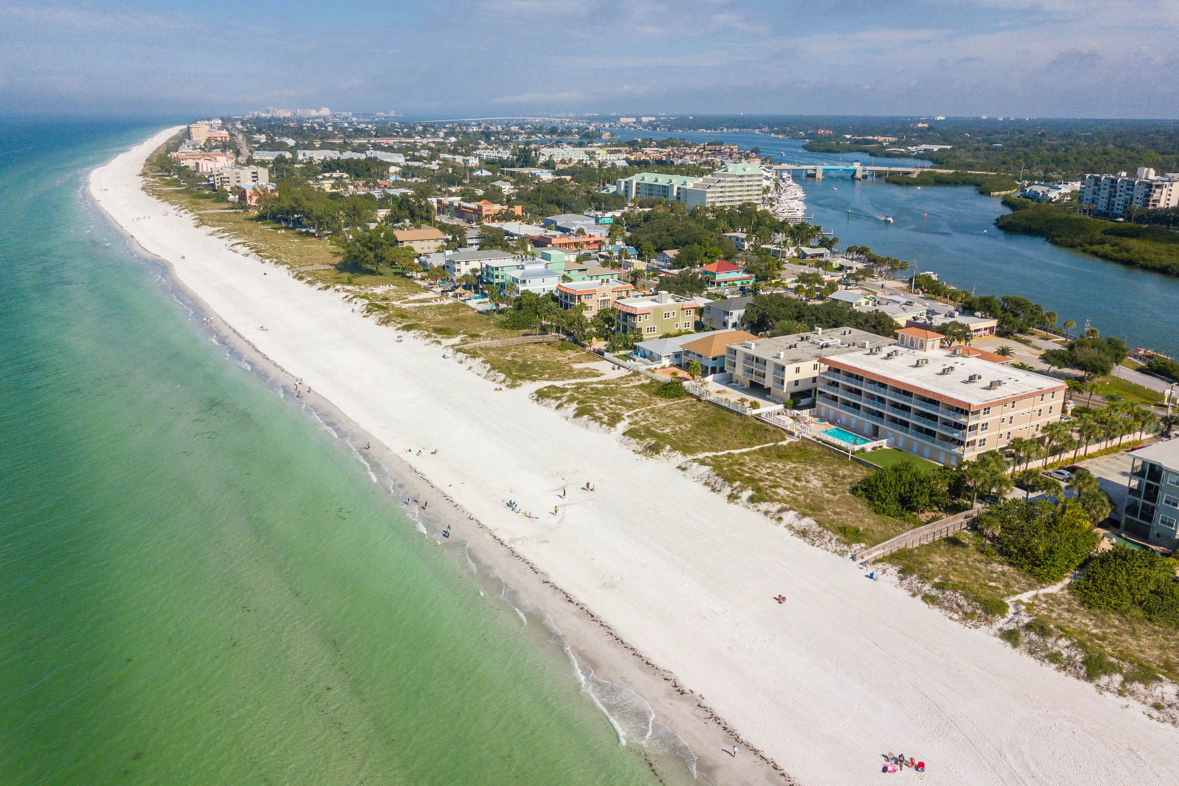 Beachfront condo with washer/dryer, pool & hot tub - dog-friendly