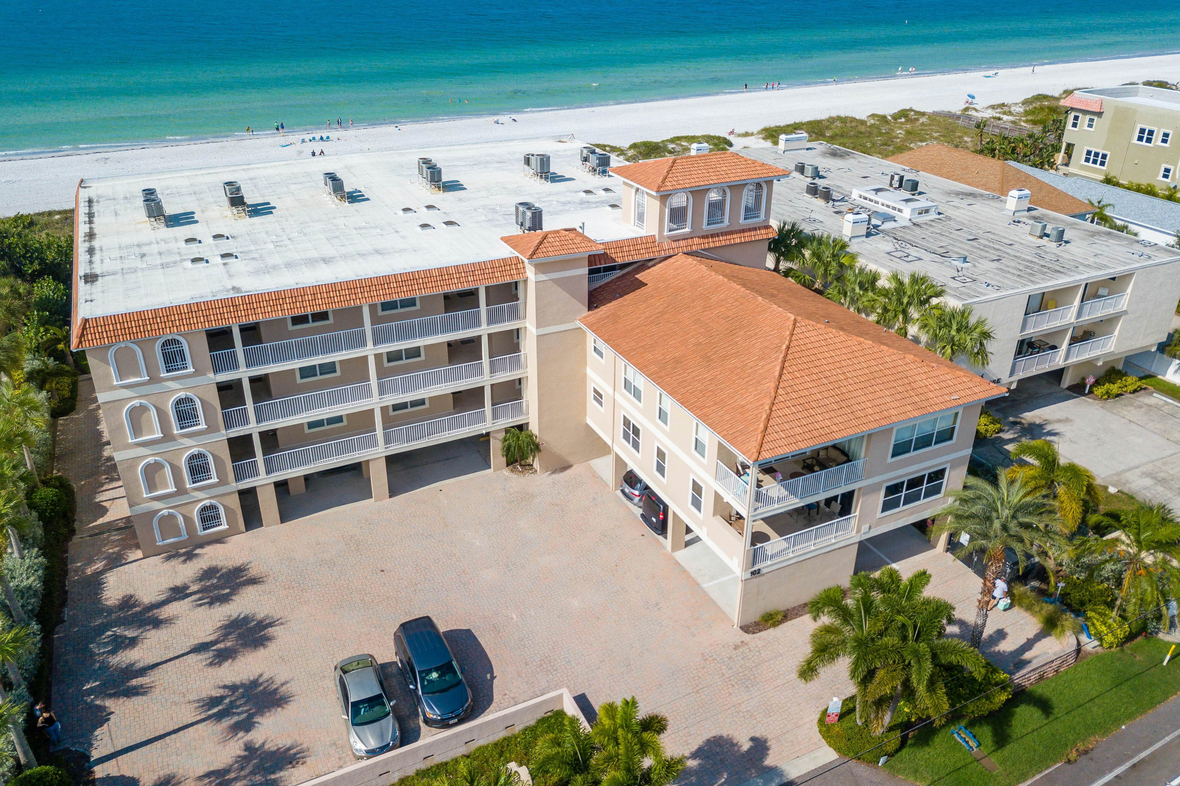 Beachfront condo with washer/dryer, pool & hot tub - dog-friendly