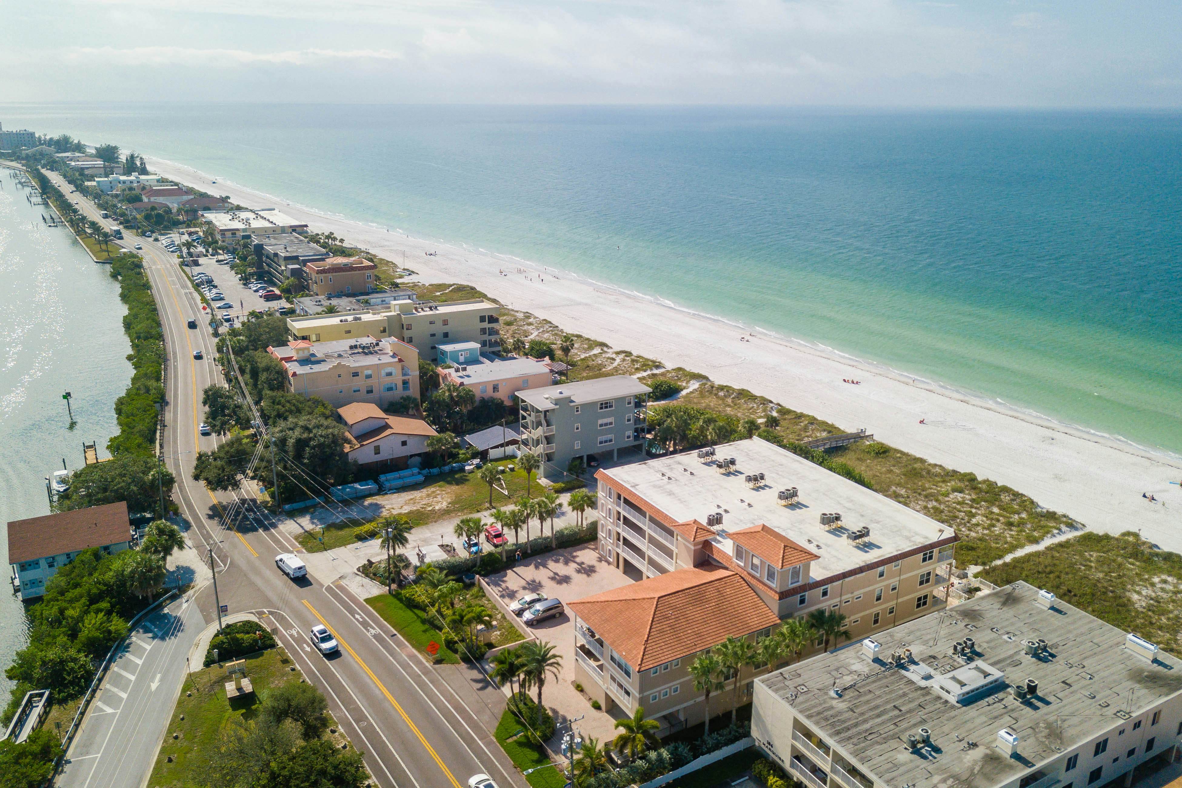 Beachfront condo with washer/dryer, pool & hot tub - dog-friendly