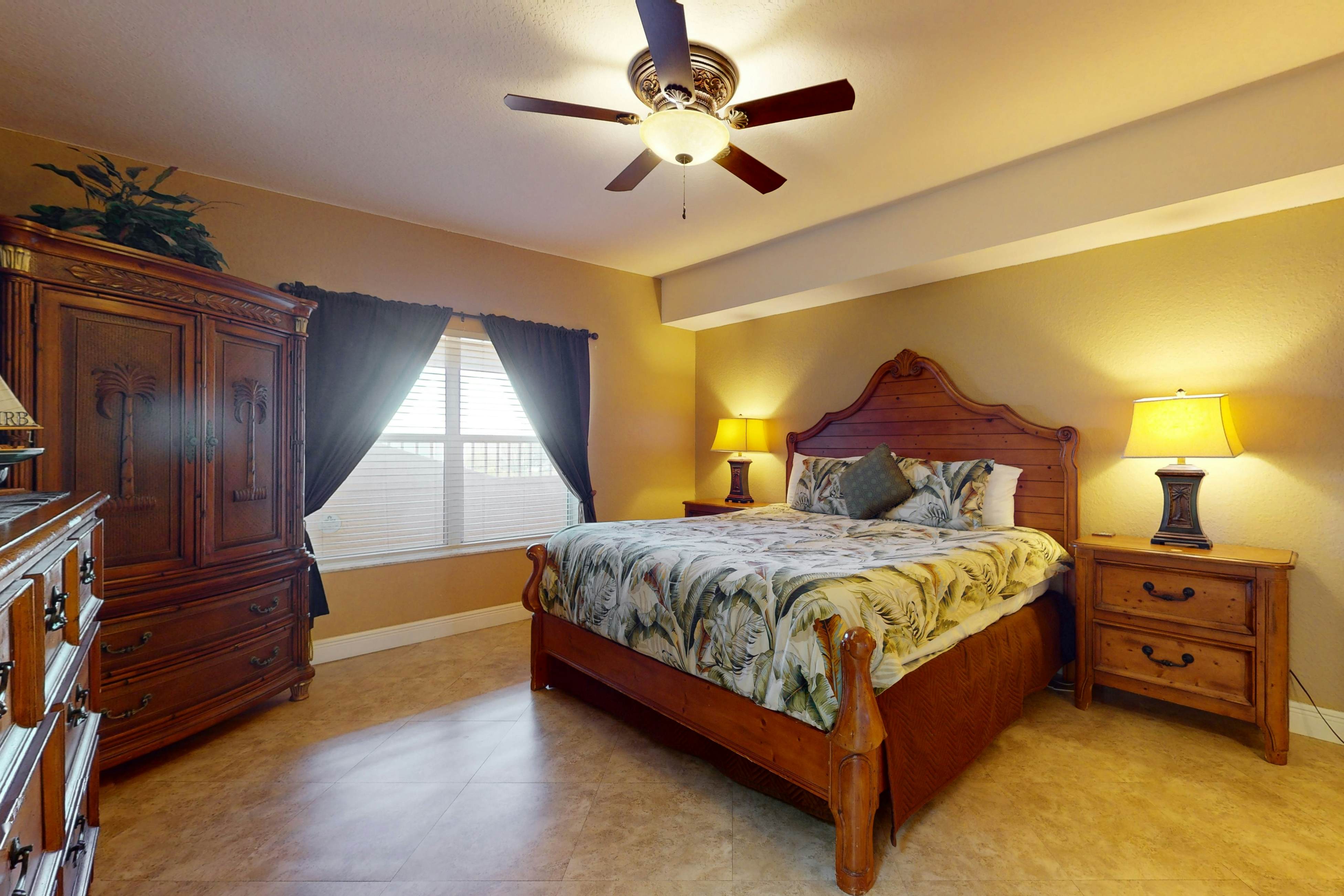 Welcoming Gulf-front condo with pool & hot tub - direct beach access