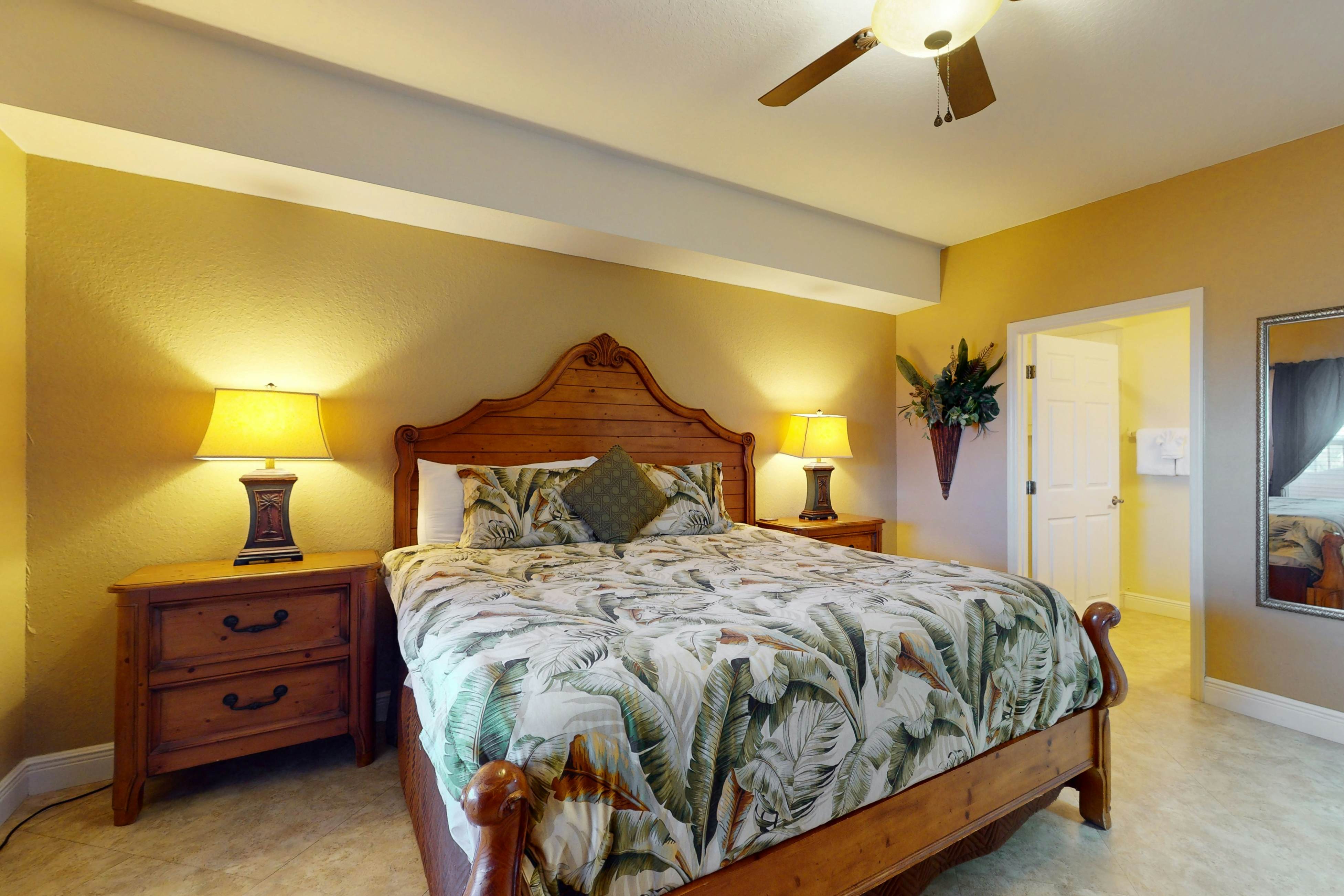 Welcoming Gulf-front condo with pool & hot tub - direct beach access