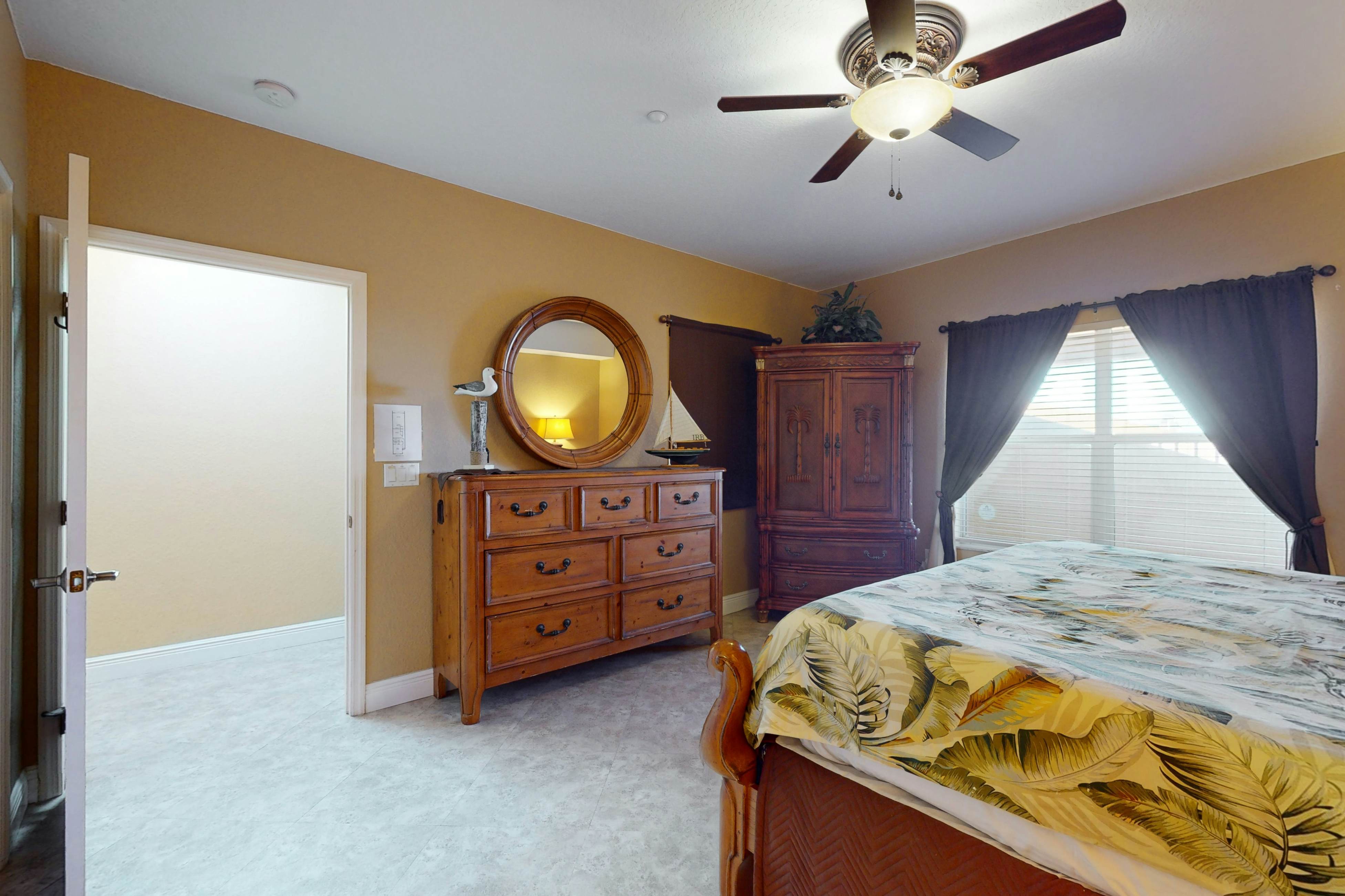 Welcoming Gulf-front condo with pool & hot tub - direct beach access