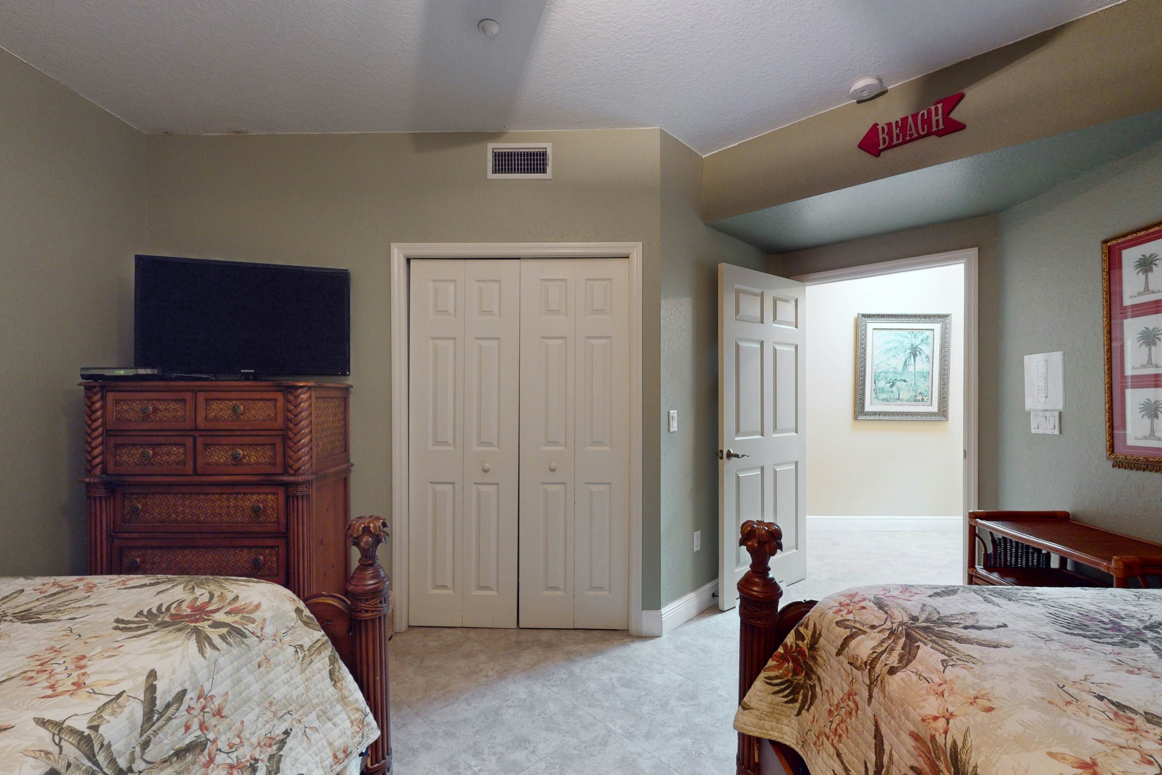 Welcoming Gulf-front condo with pool & hot tub - direct beach access