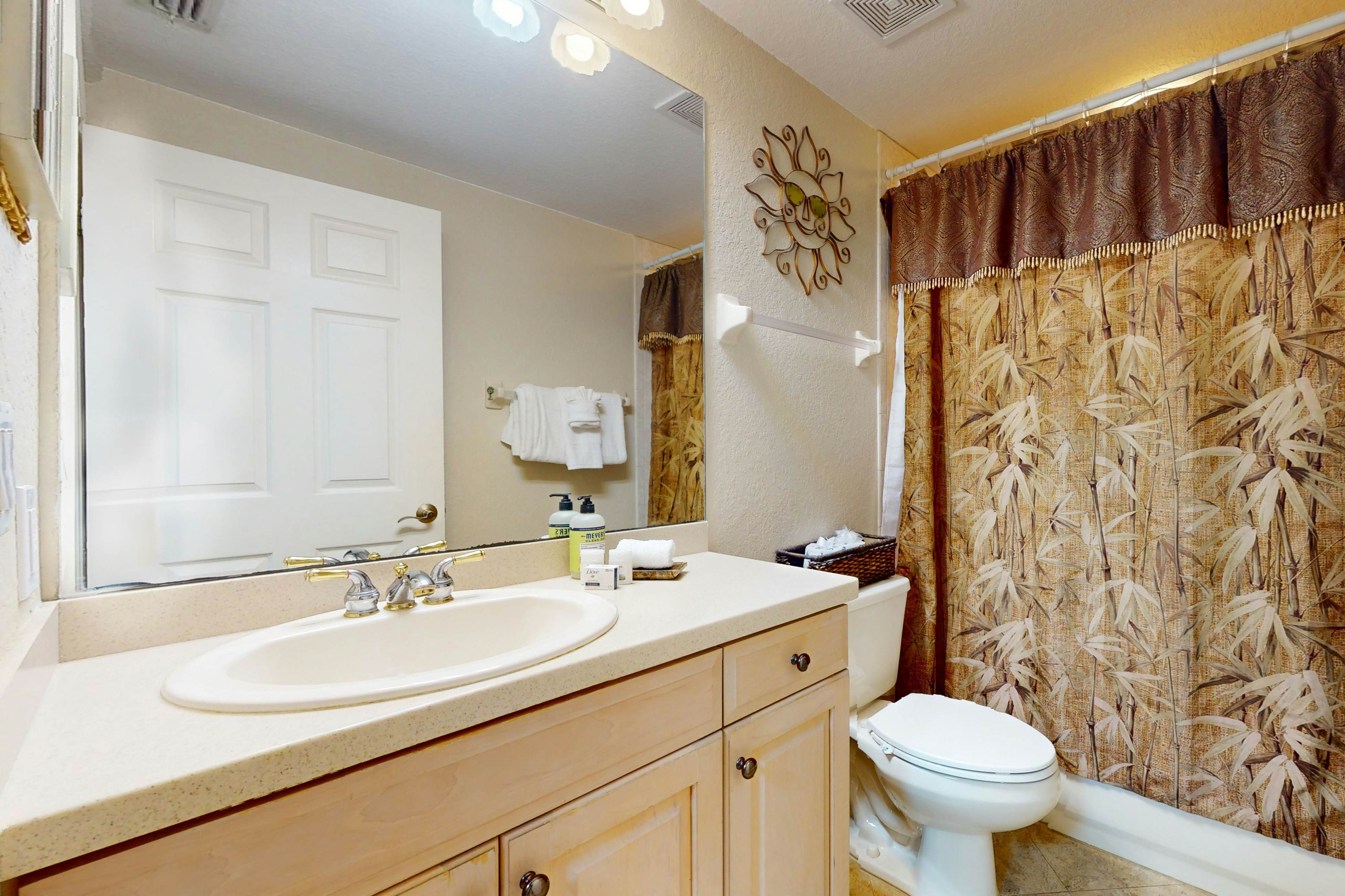 Welcoming Gulf-front condo with pool & hot tub - direct beach access