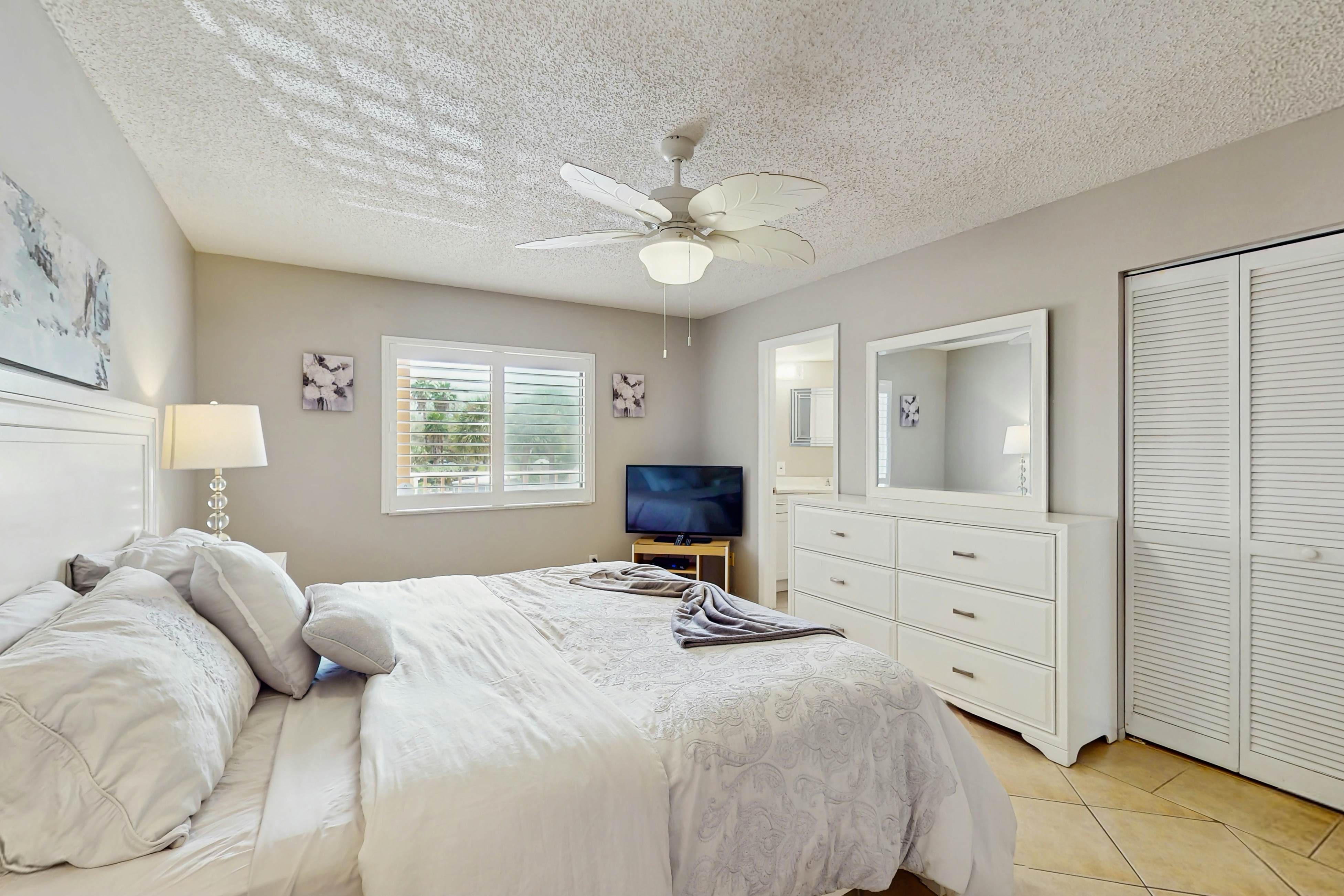 Waterfront condo with updated amenities, heated pool, hot tub, & tennis