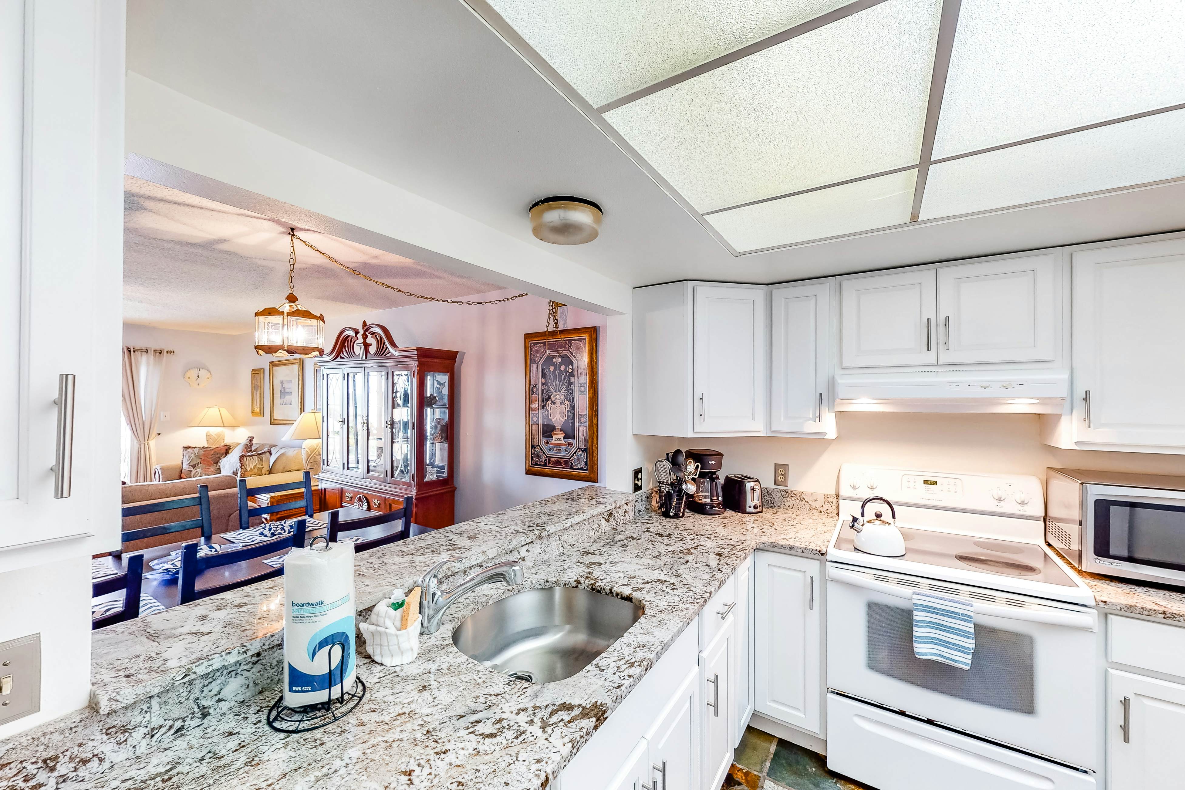 Waterfront condo with pool, hot tub, tennis, & beach access