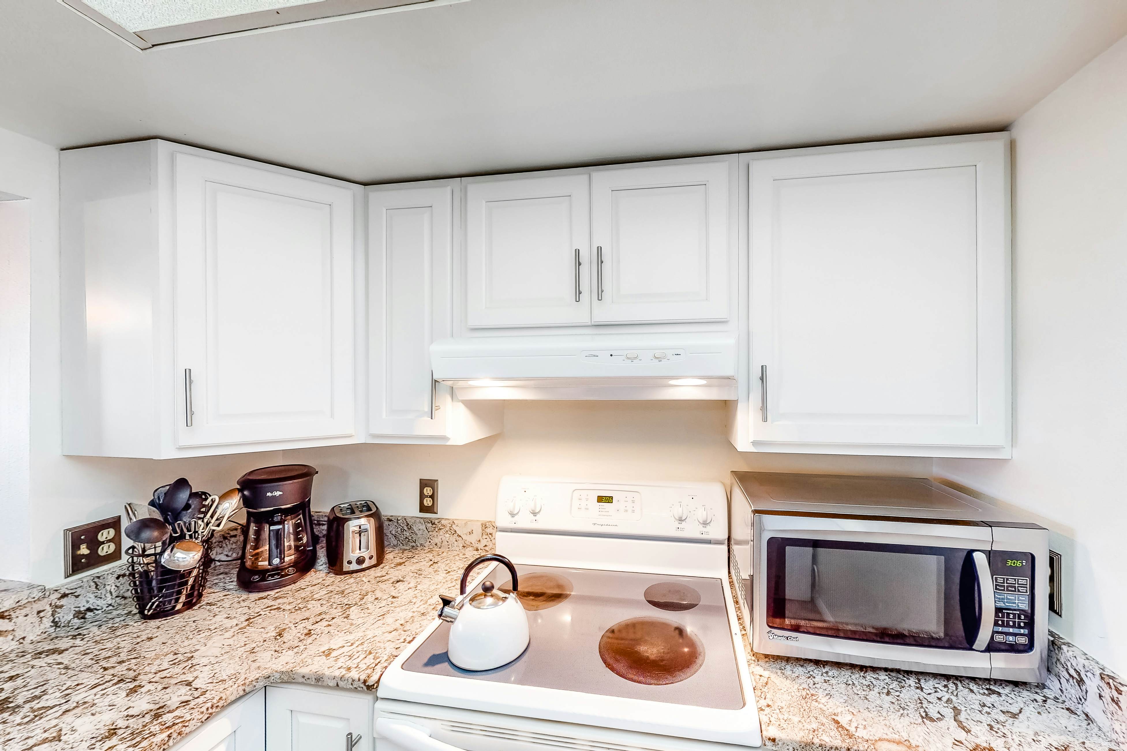 Waterfront condo with pool, hot tub, tennis, & beach access