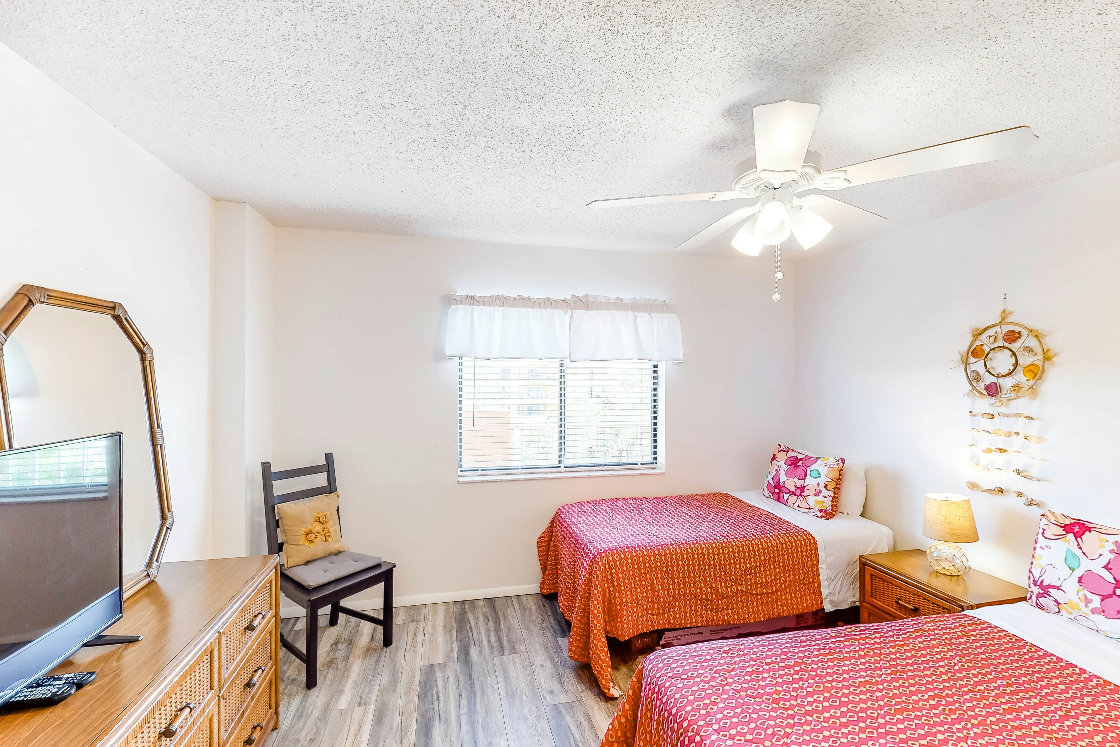 Waterfront condo with pool, hot tub, tennis, & beach access