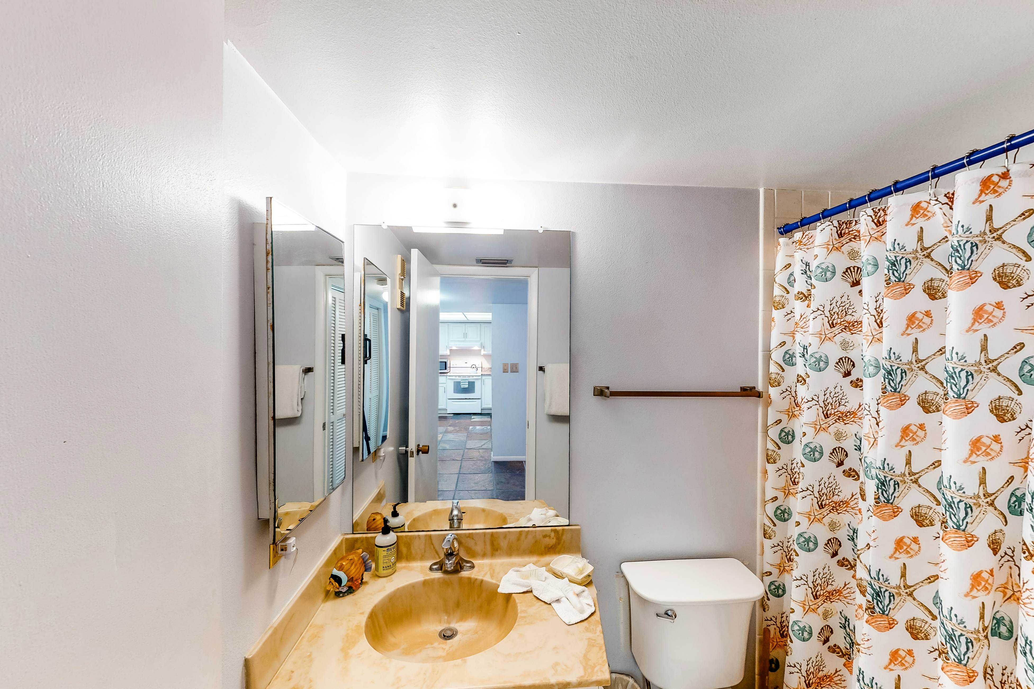 Waterfront condo with pool, hot tub, tennis, & beach access