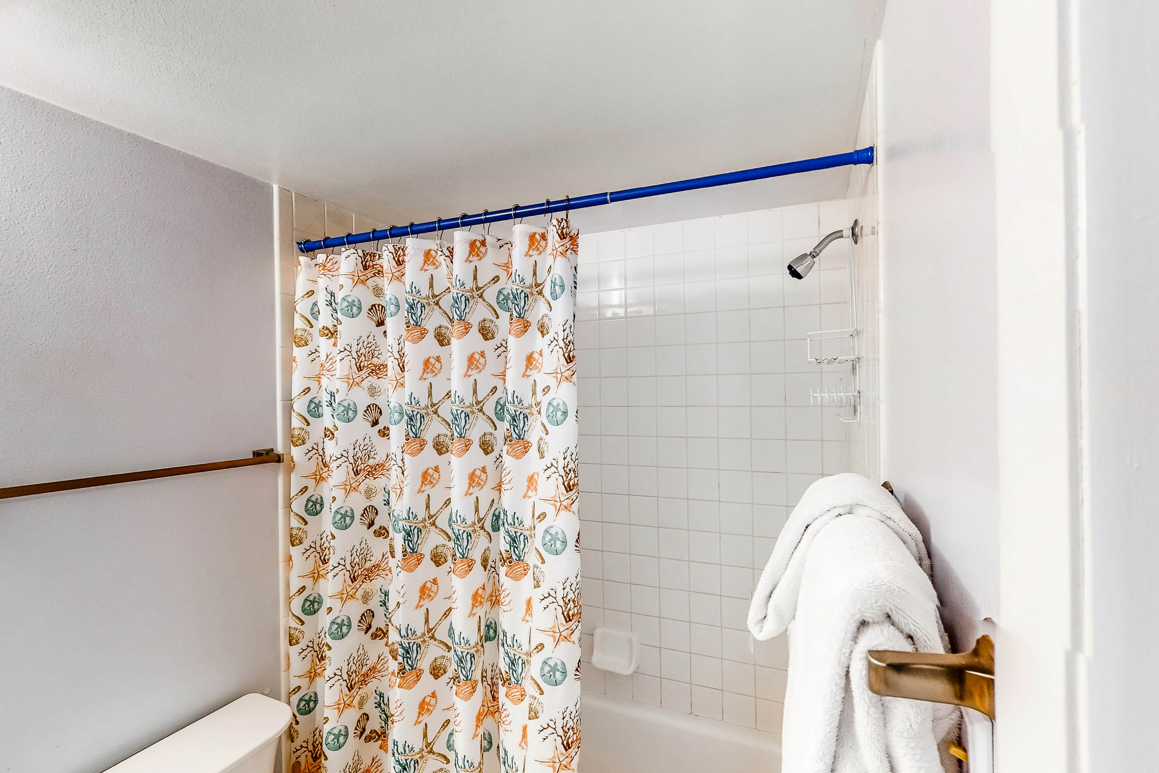 Waterfront condo with pool, hot tub, tennis, & beach access