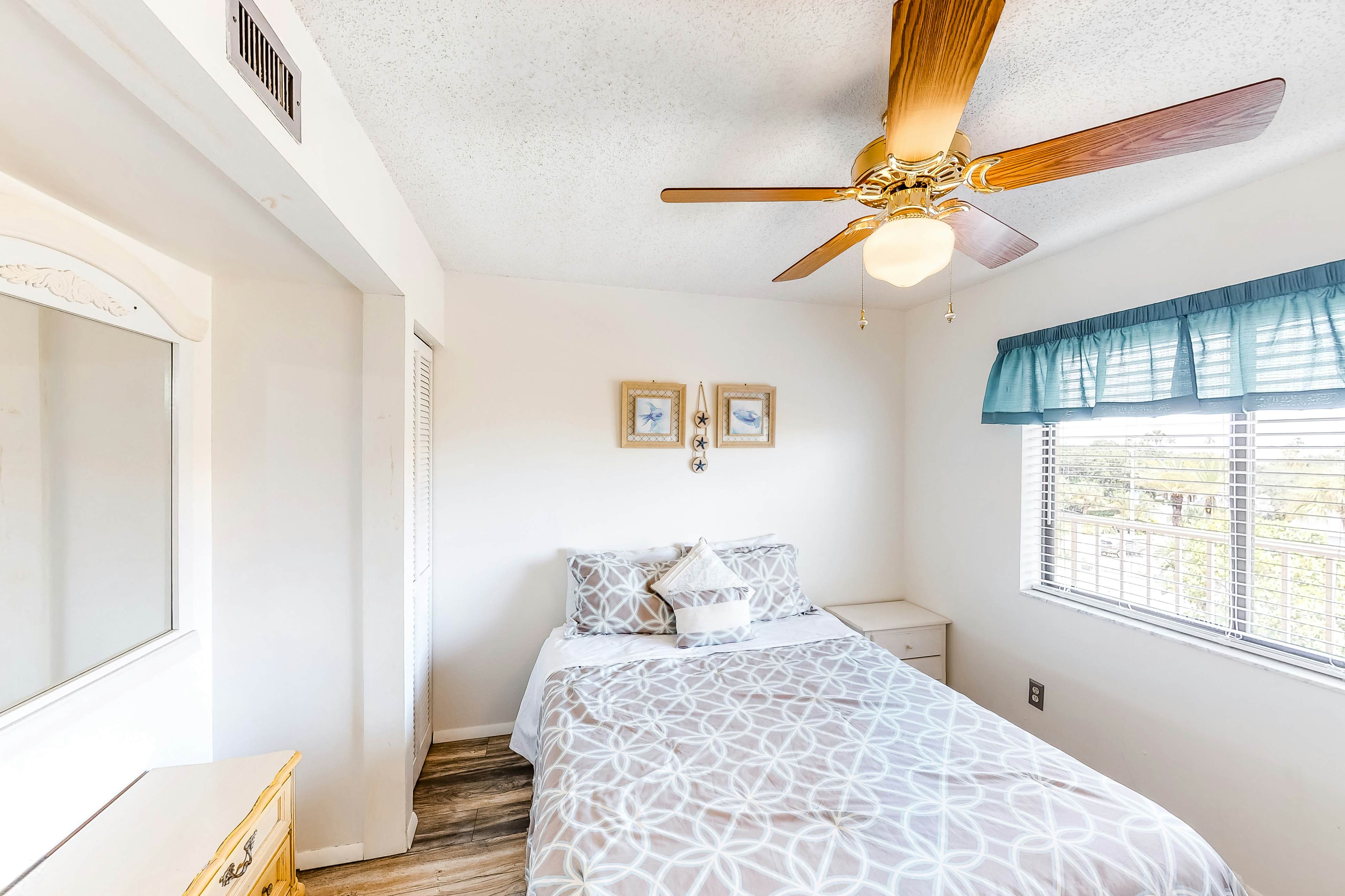 Waterfront condo with pool, hot tub, tennis, & beach access