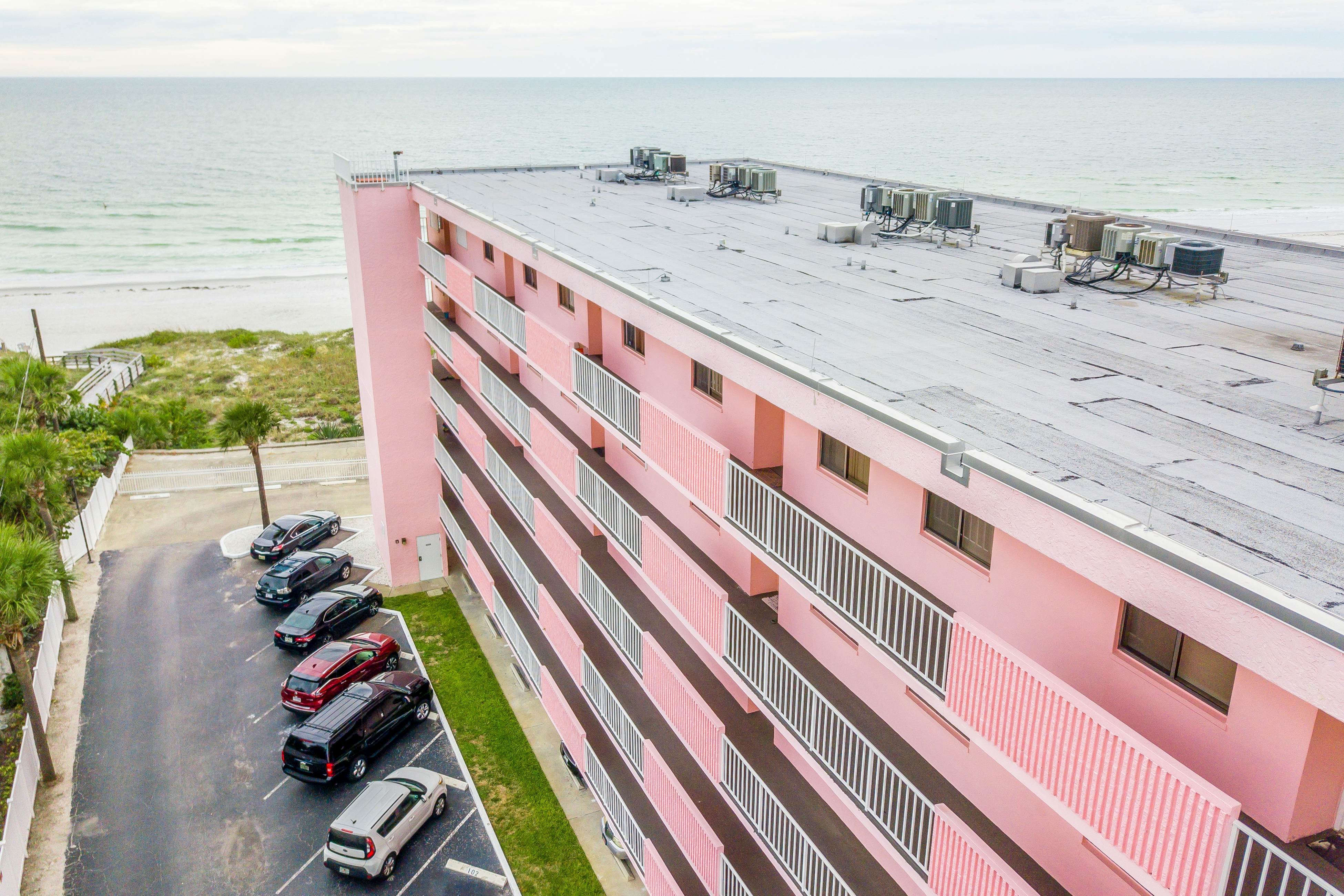 Waterfront condo with pool, hot tub, tennis, & beach access