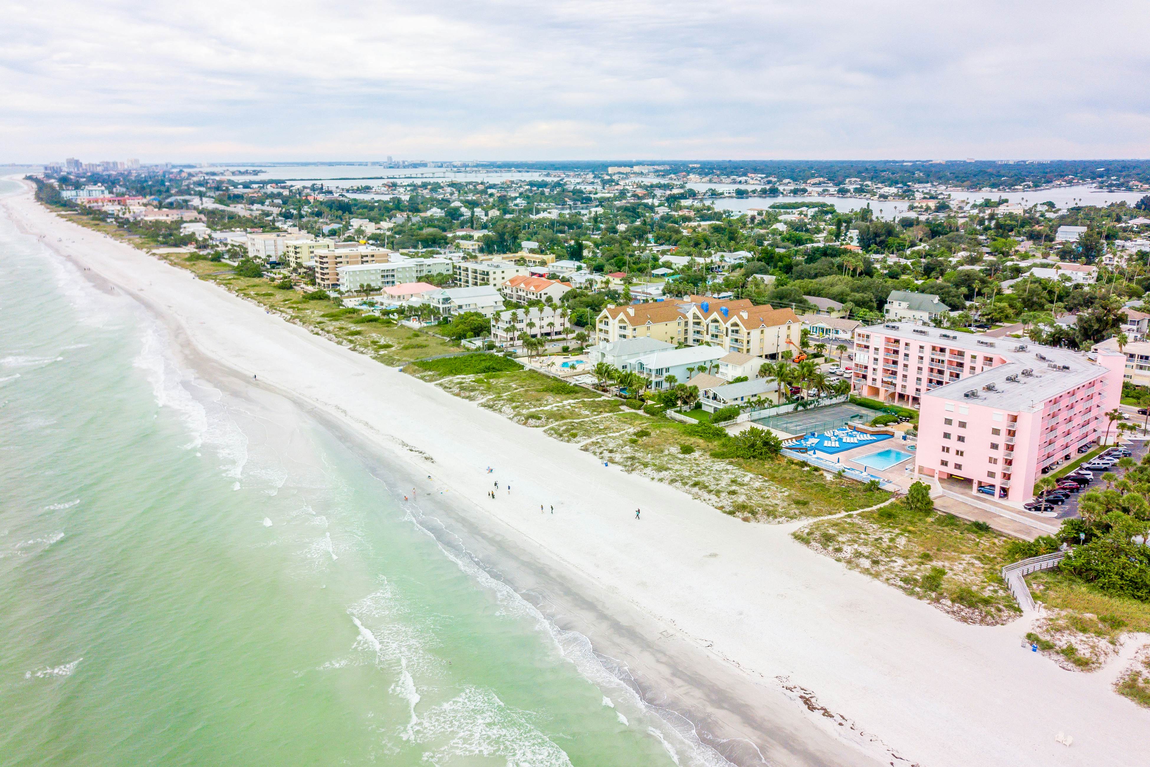 Waterfront condo with pool, hot tub, tennis, & beach access