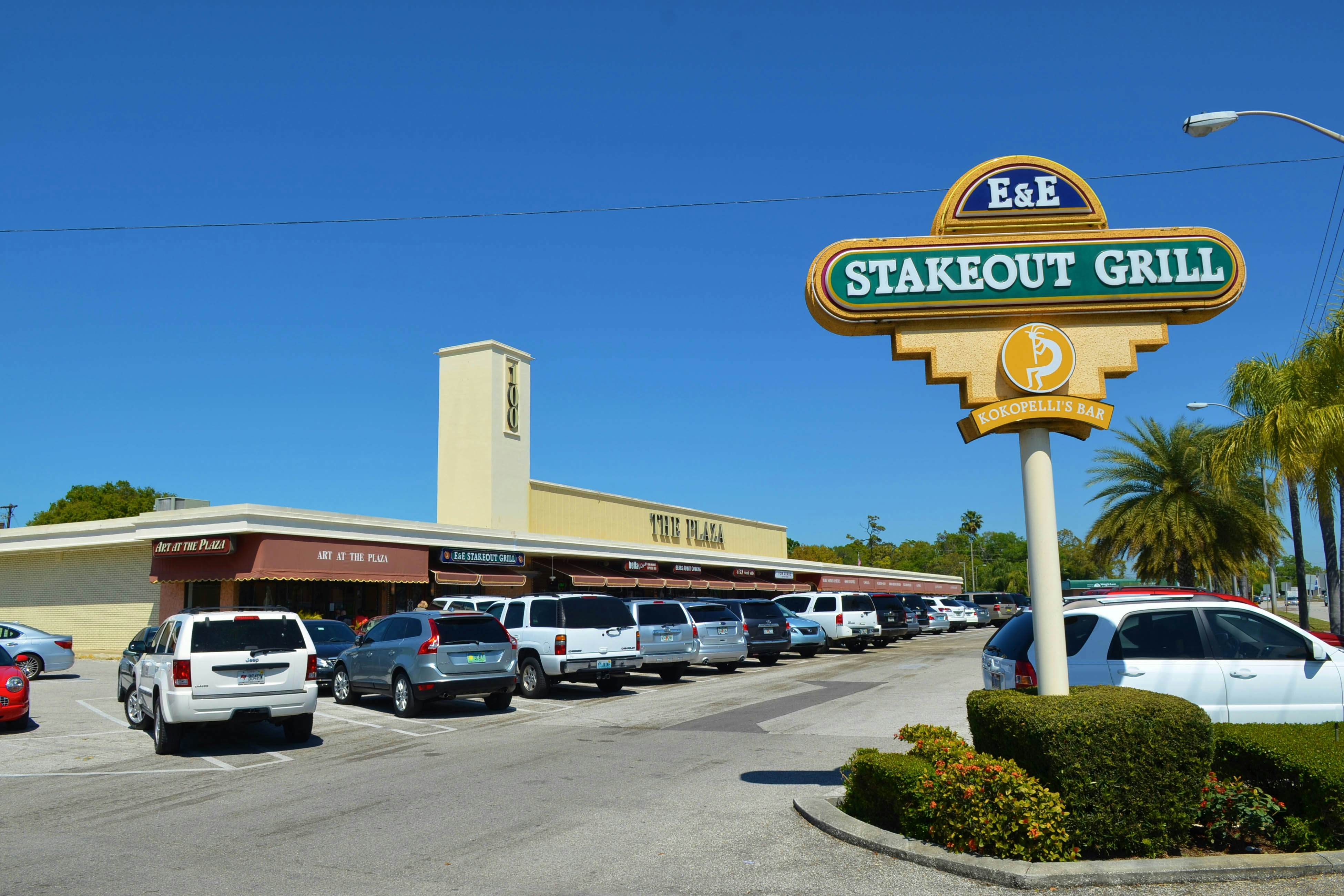 Waterfront condo with pool, hot tub, tennis, & beach access