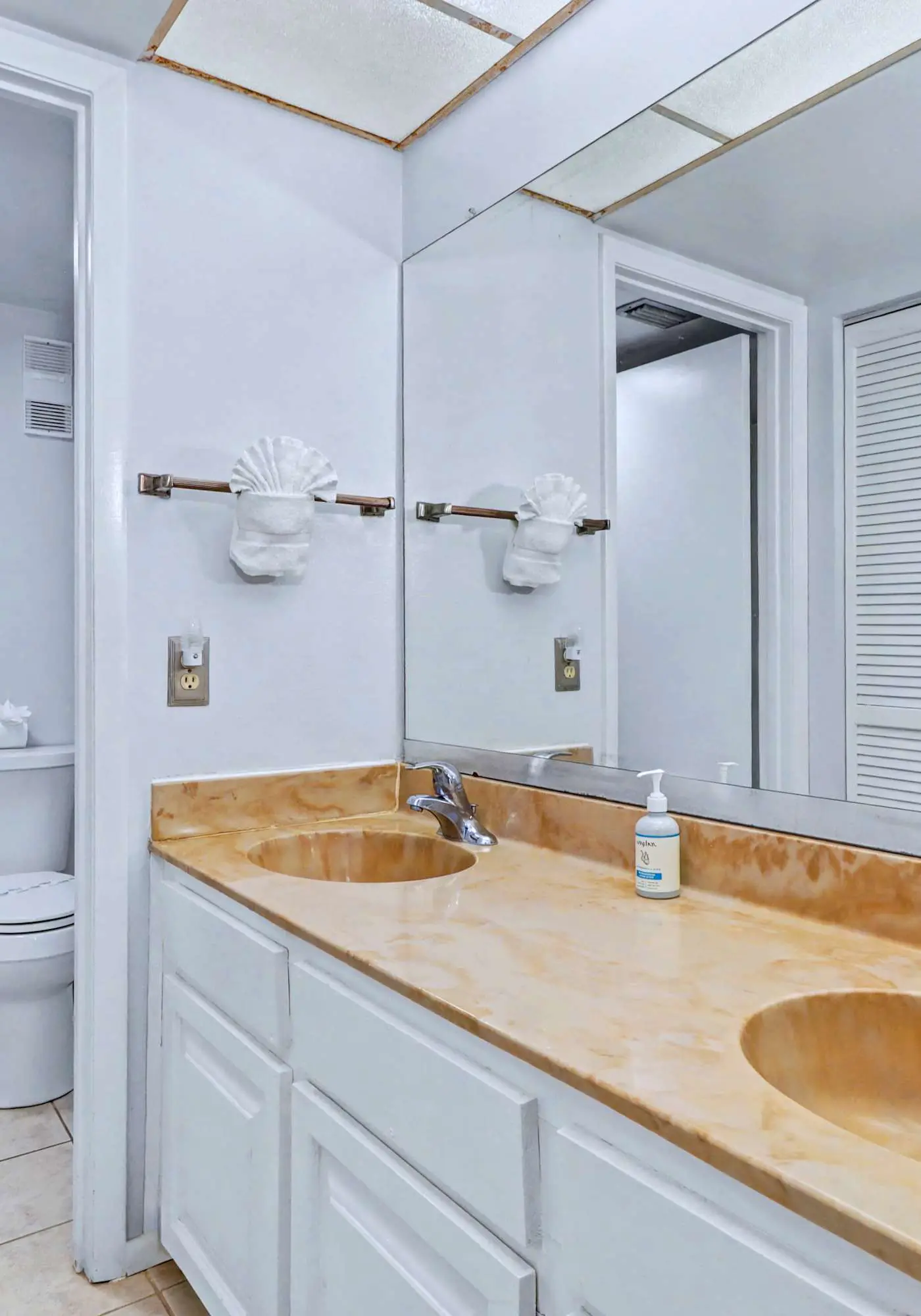 Waterfront condo with pool hot tub tennis and beach access