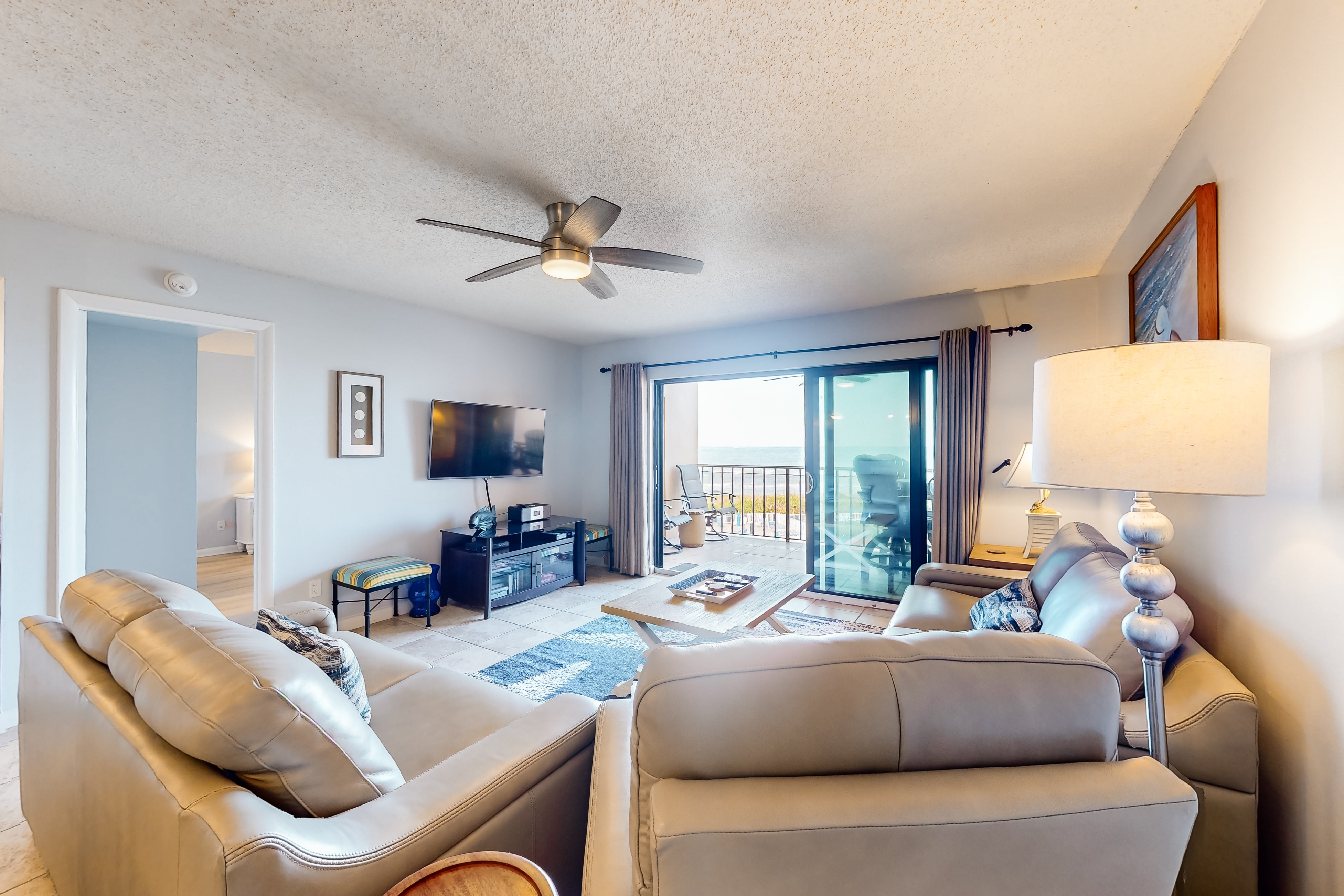 Comfortable condo with WiFi washer dryer hot tub and pool great gulf views