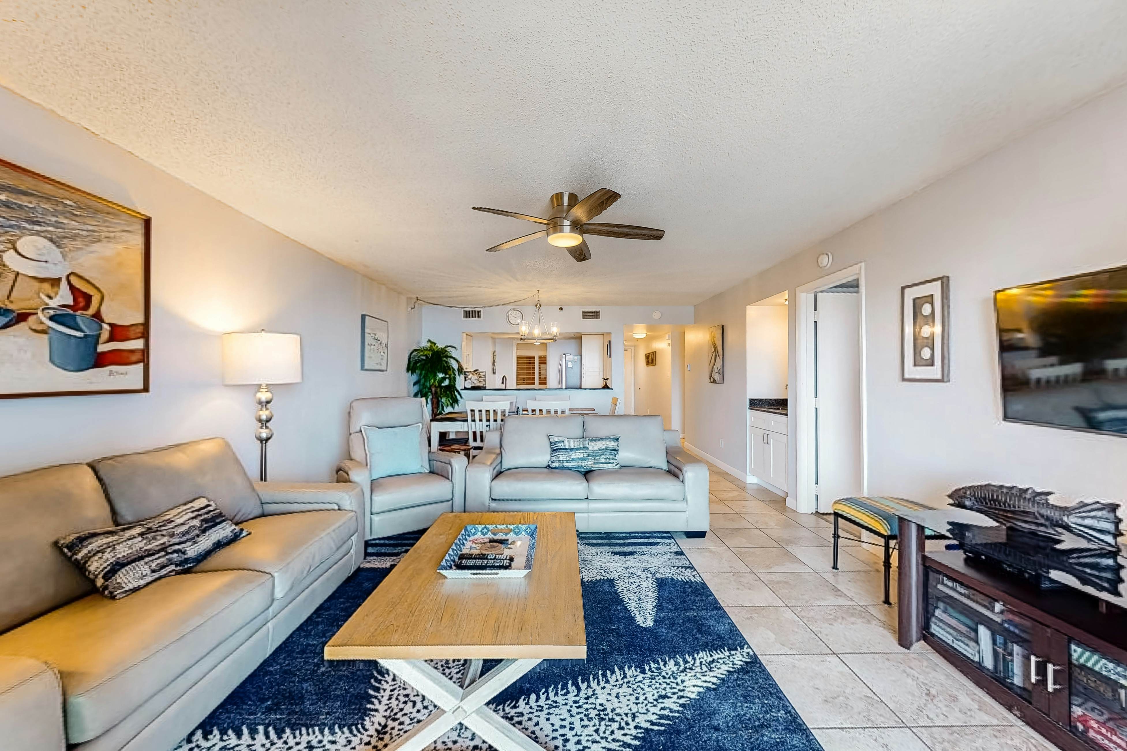 Comfortable condo with WiFi, washer/dryer, hot tub and pool - great gulf views