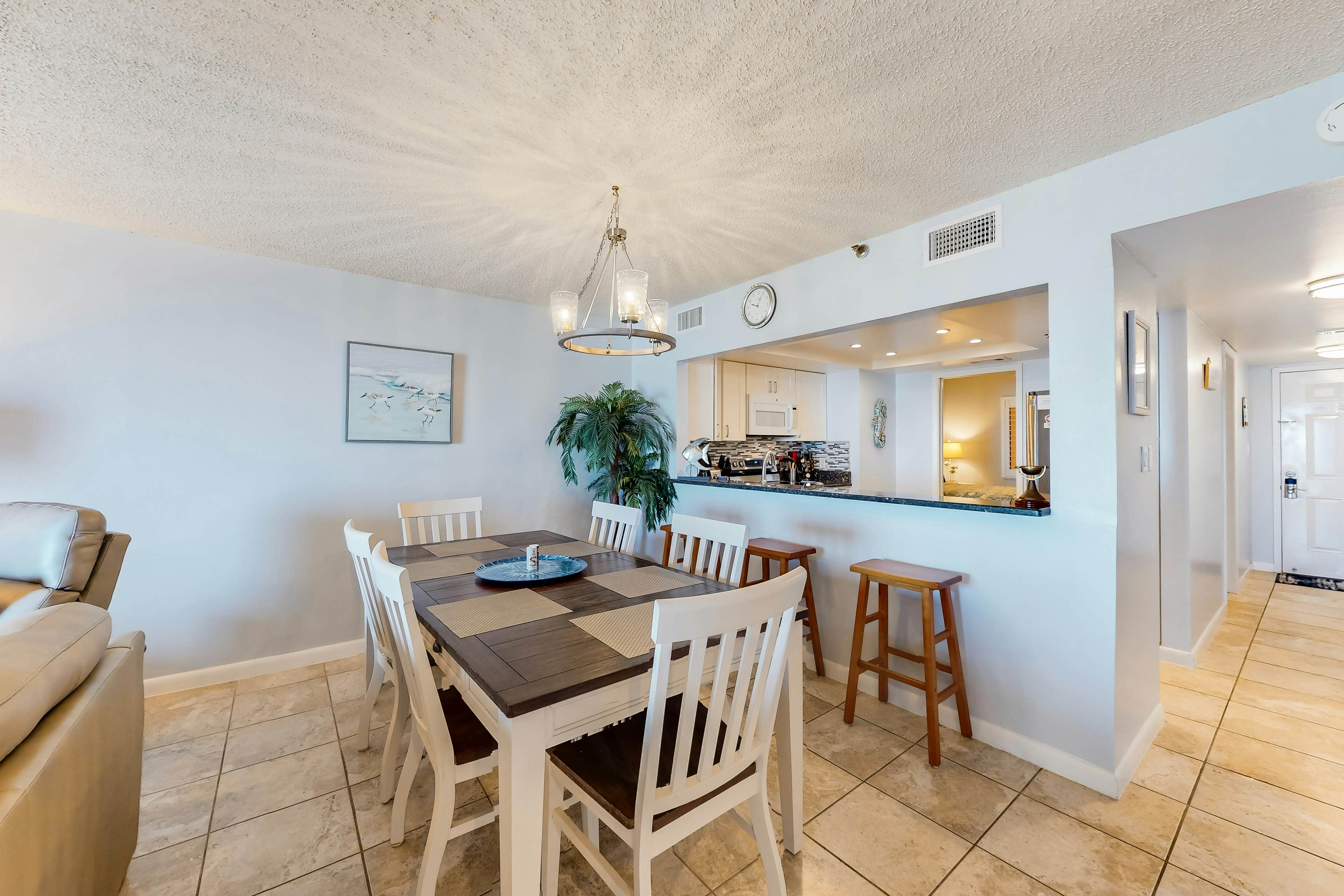 Comfortable condo with WiFi, washer/dryer, hot tub and pool - great gulf views