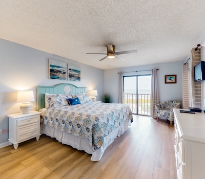 Comfortable condo with WiFi washer dryer hot tub and pool great gulf views