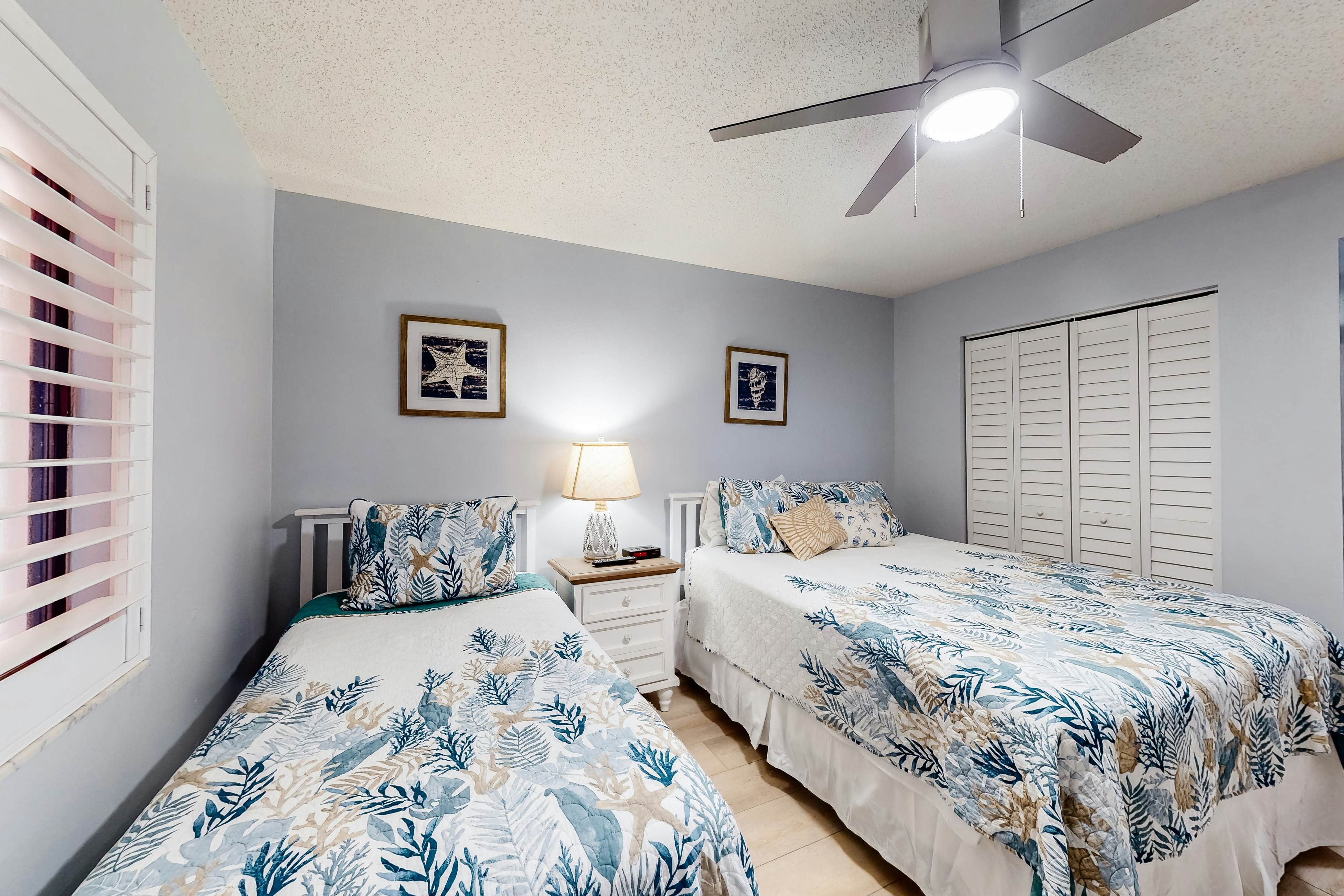 Comfortable condo with WiFi, washer/dryer, hot tub and pool - great gulf views