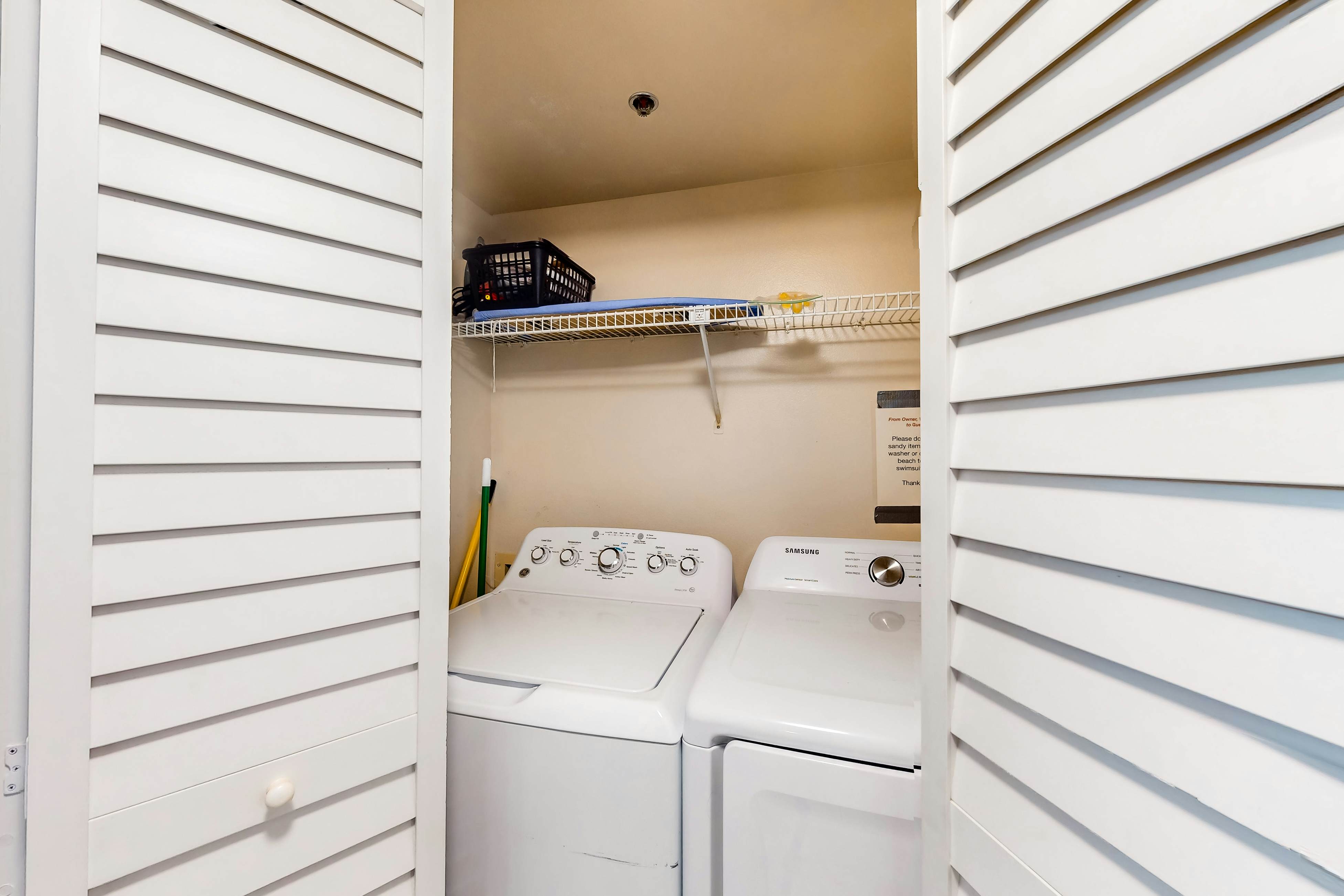 Comfortable condo with WiFi, washer/dryer, hot tub and pool - great gulf views