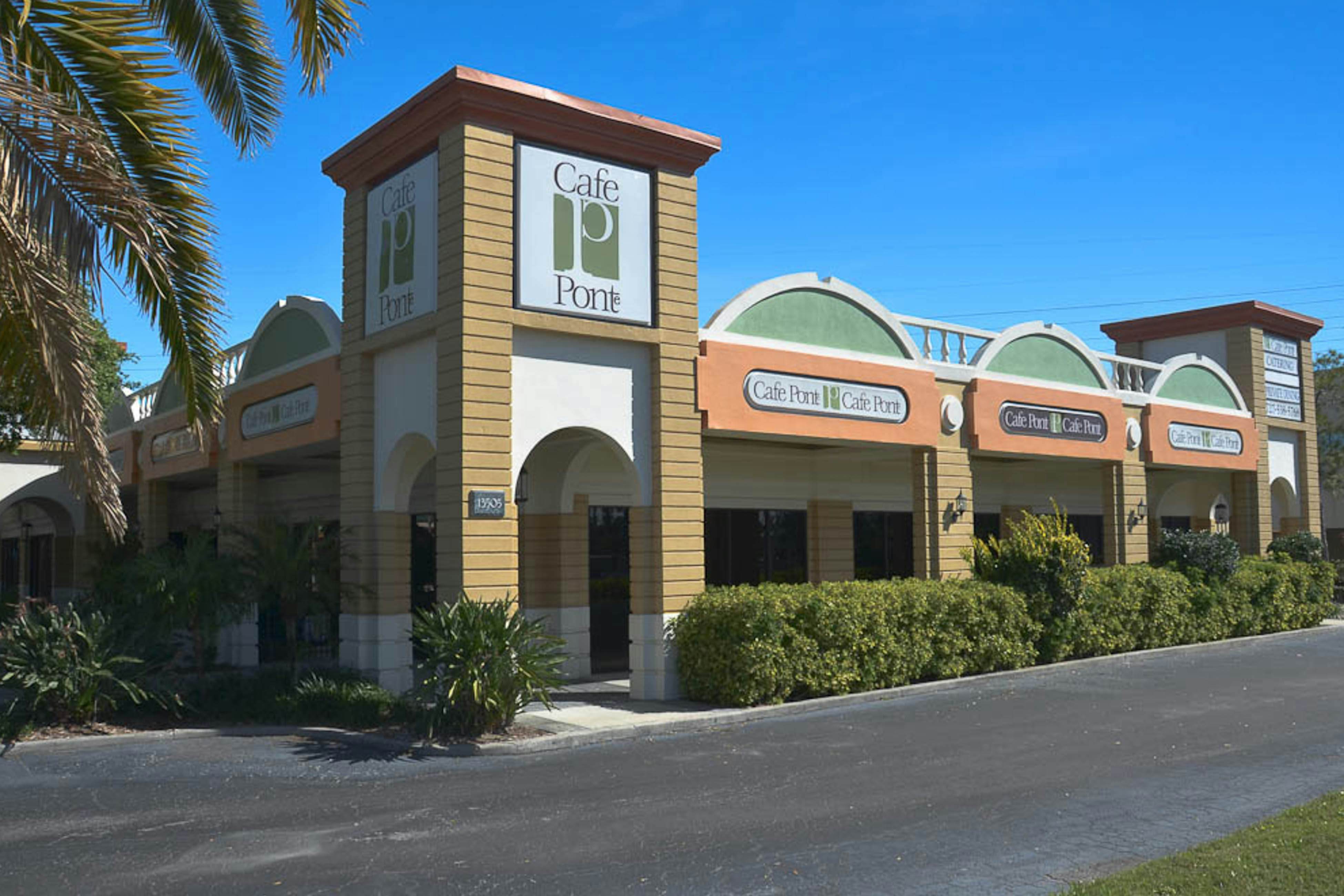 Comfortable condo with WiFi, washer/dryer, hot tub and pool - great gulf views