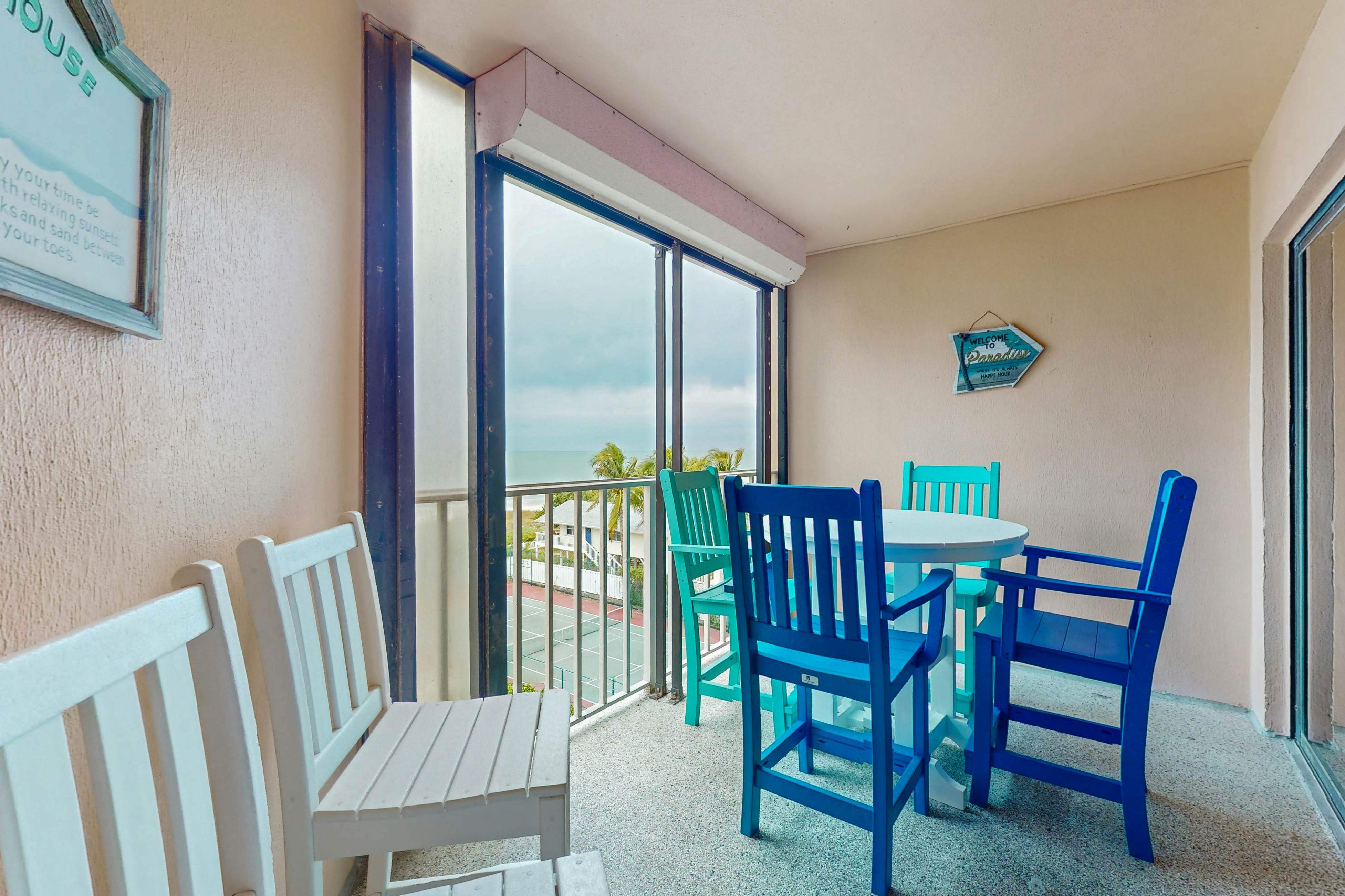 Bright & recently redone condo - hot tub, pool, & tennis, direct beach access