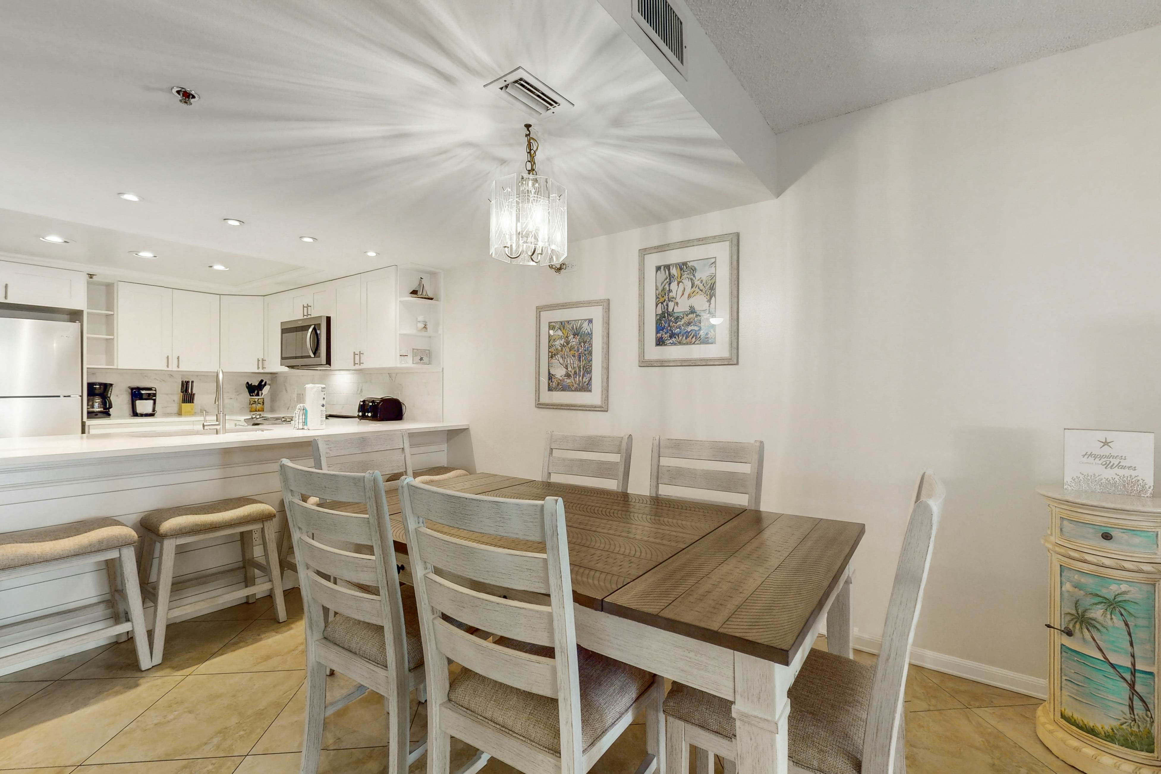 Bright & recently redone condo - hot tub, pool, & tennis, direct beach access