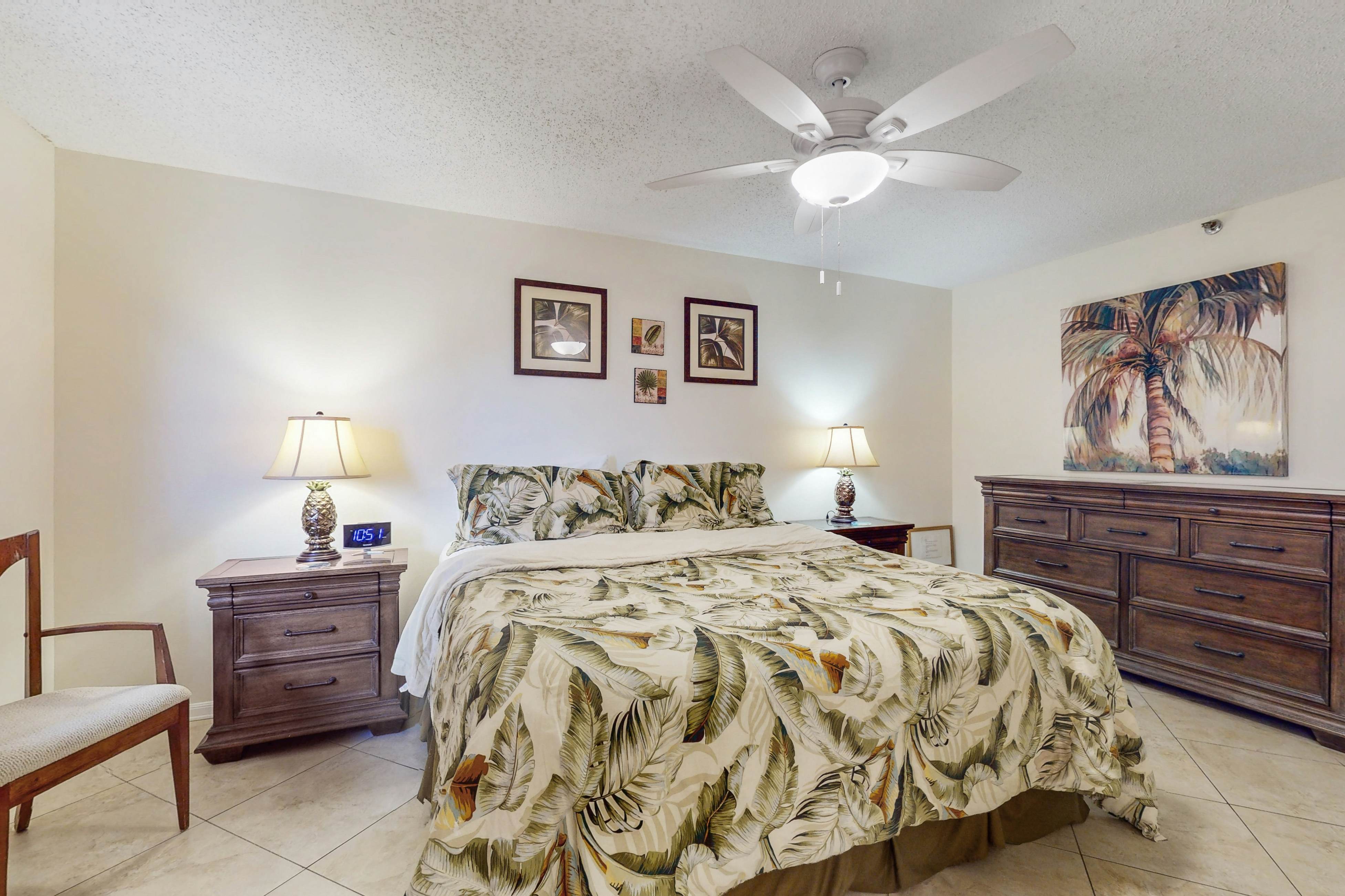 Bright & recently redone condo - hot tub, pool, & tennis, direct beach access