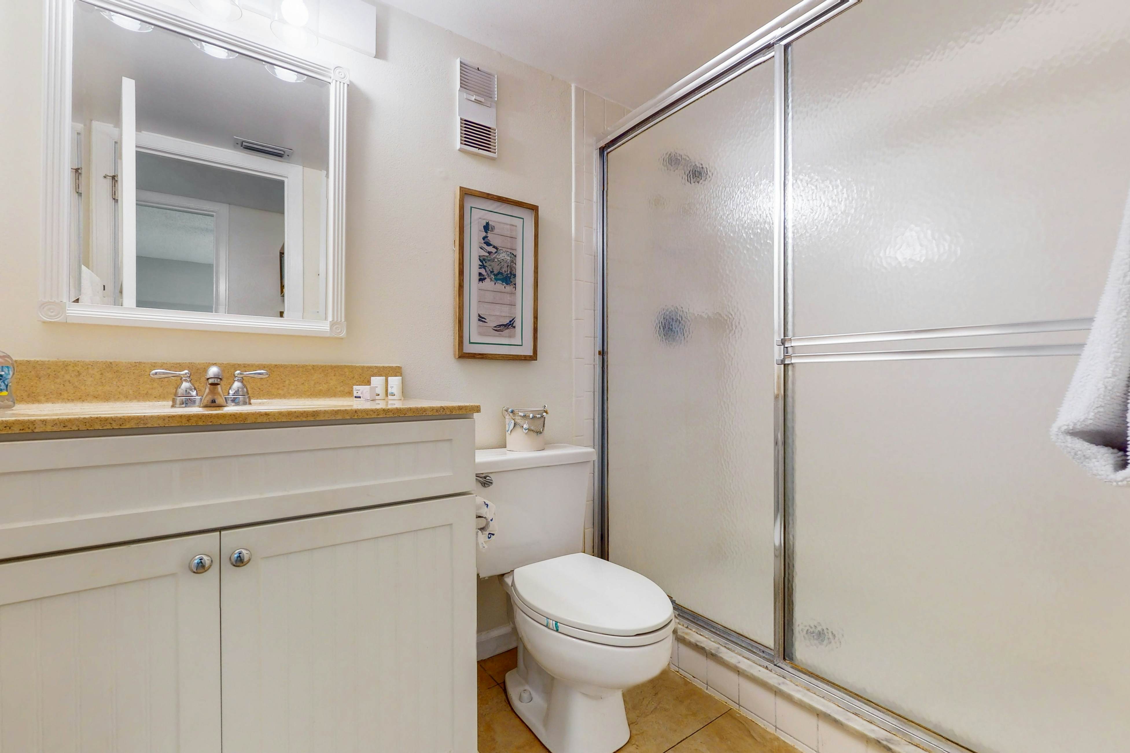 Bright & recently redone condo - hot tub, pool, & tennis, direct beach access