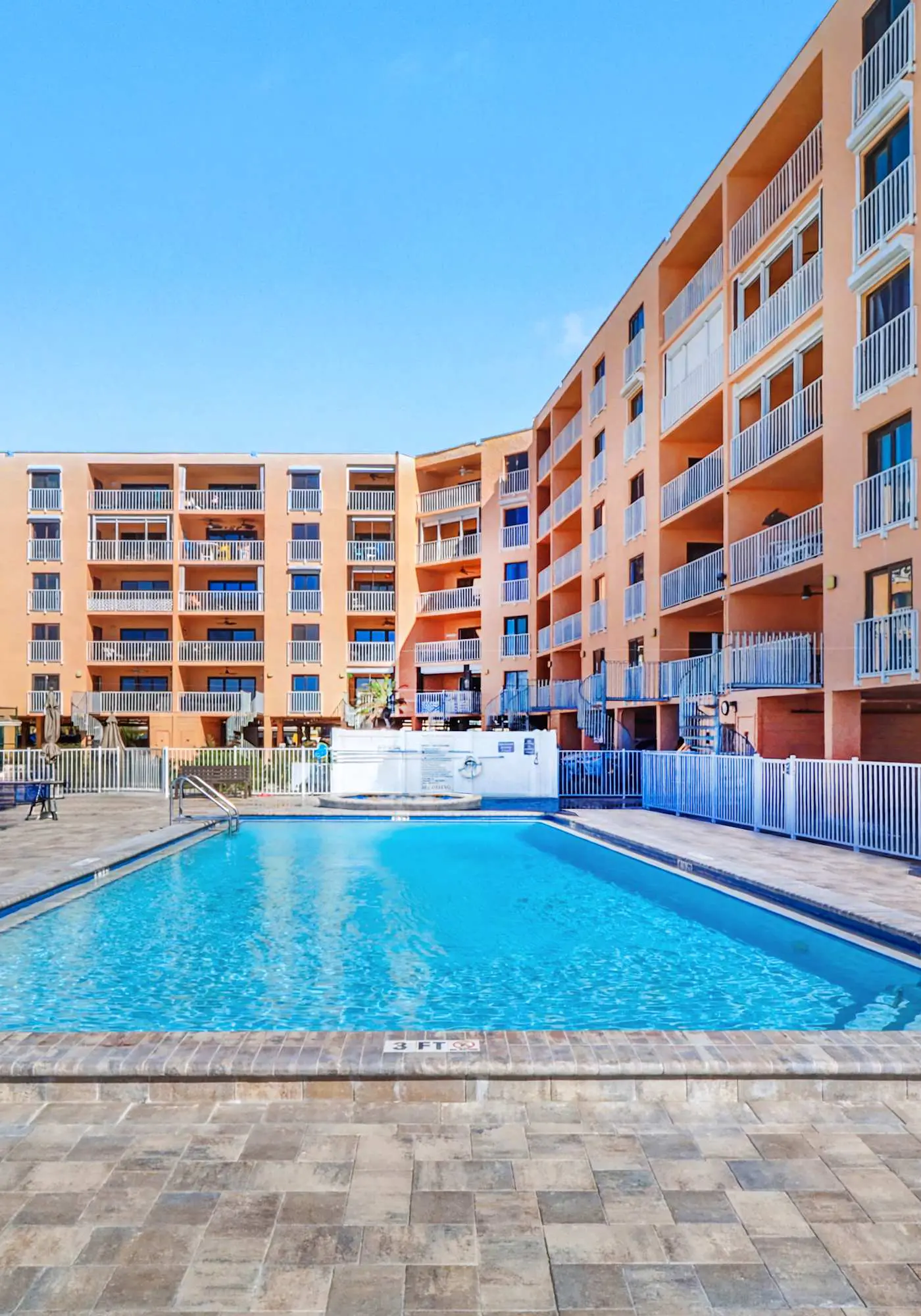 Bright and recently redone condo hot tub pool and tennis direct beach access