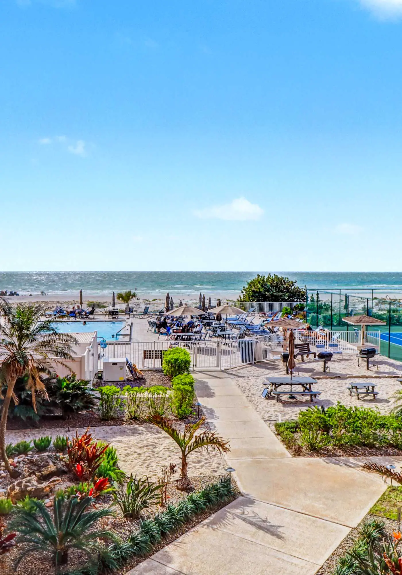 Bright and recently redone condo hot tub pool and tennis direct beach access