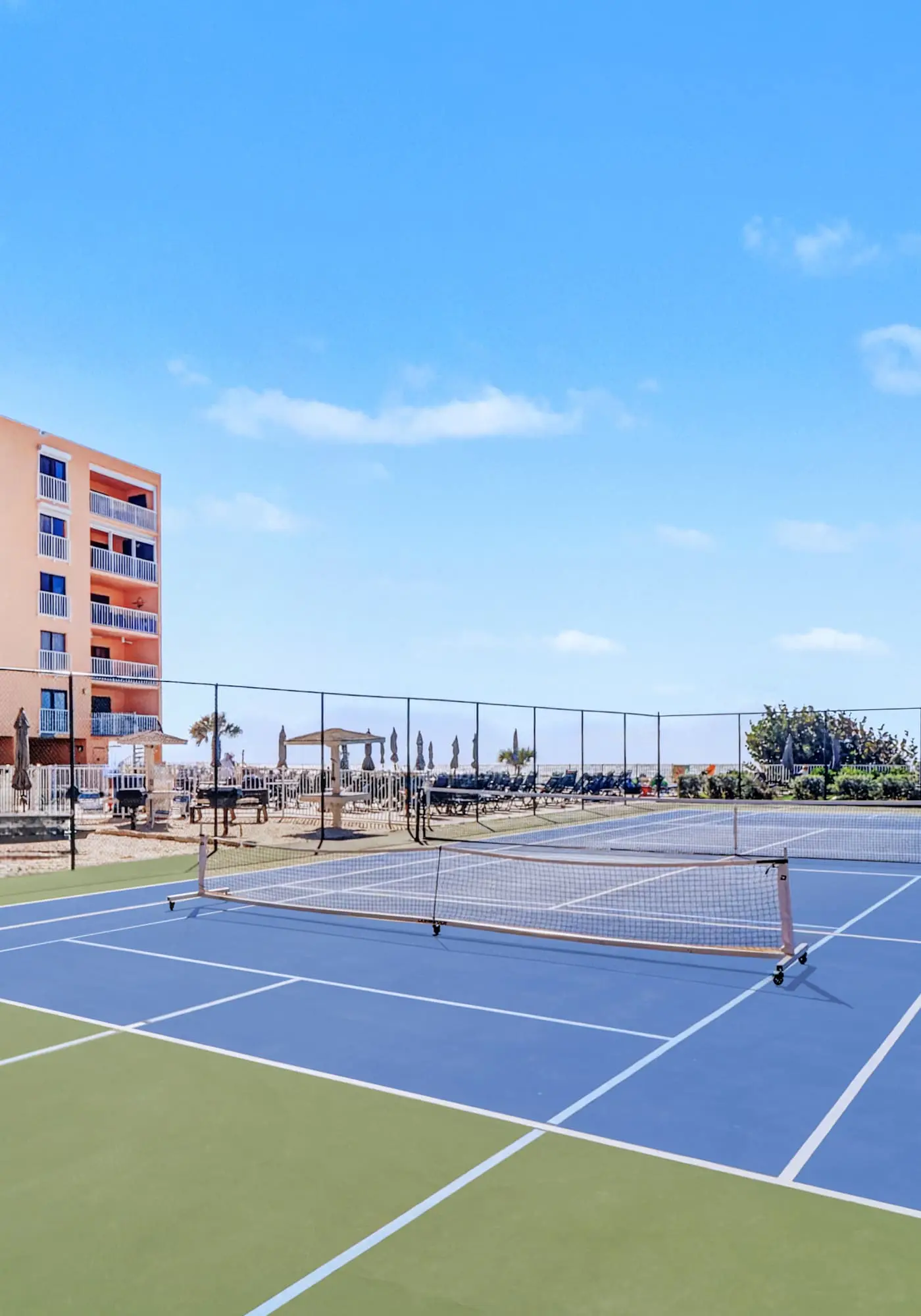 Bright and recently redone condo hot tub pool and tennis direct beach access
