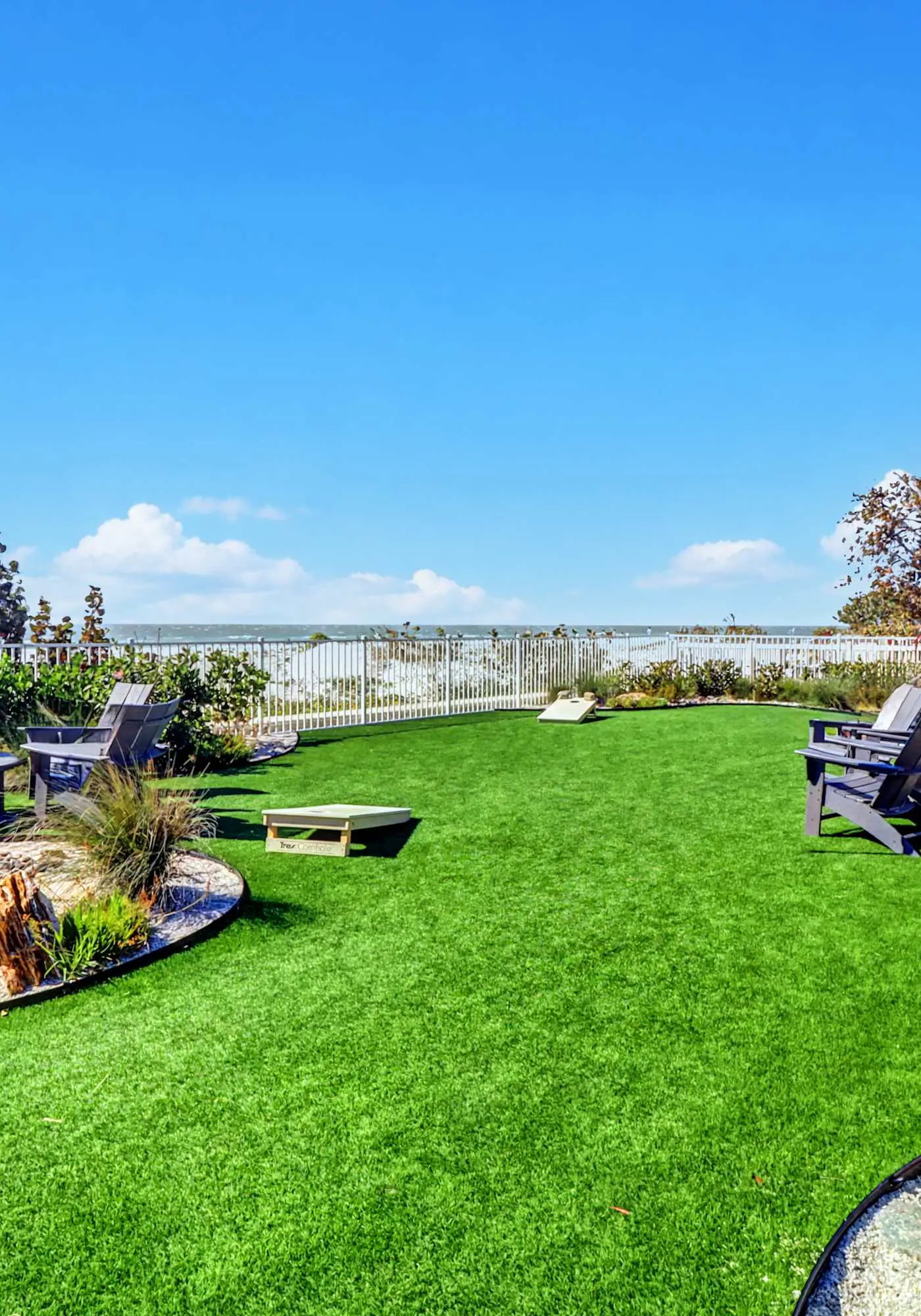 Bright and recently redone condo hot tub pool and tennis direct beach access